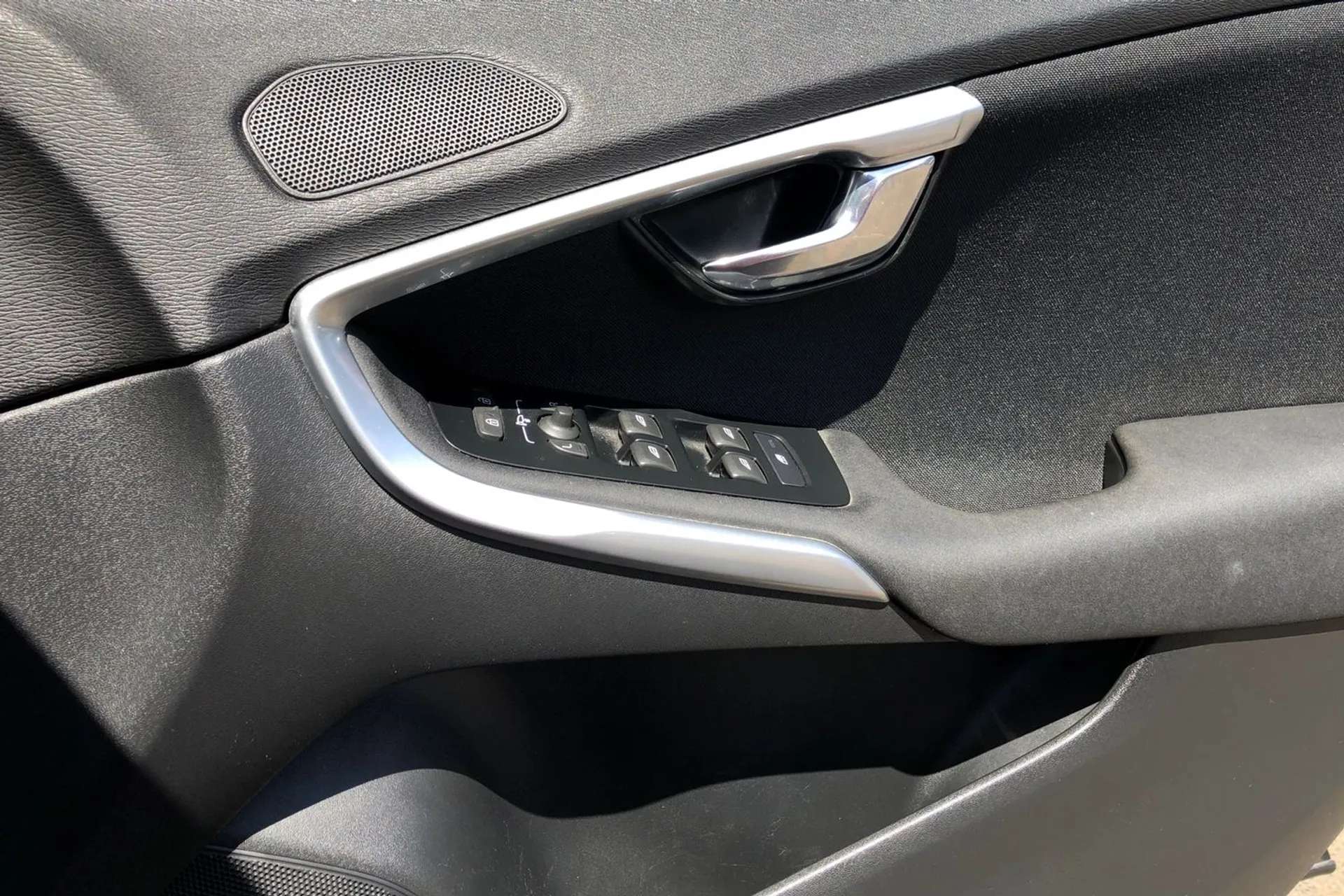 2018 VOLVO V40 2018 VOLVO V40
