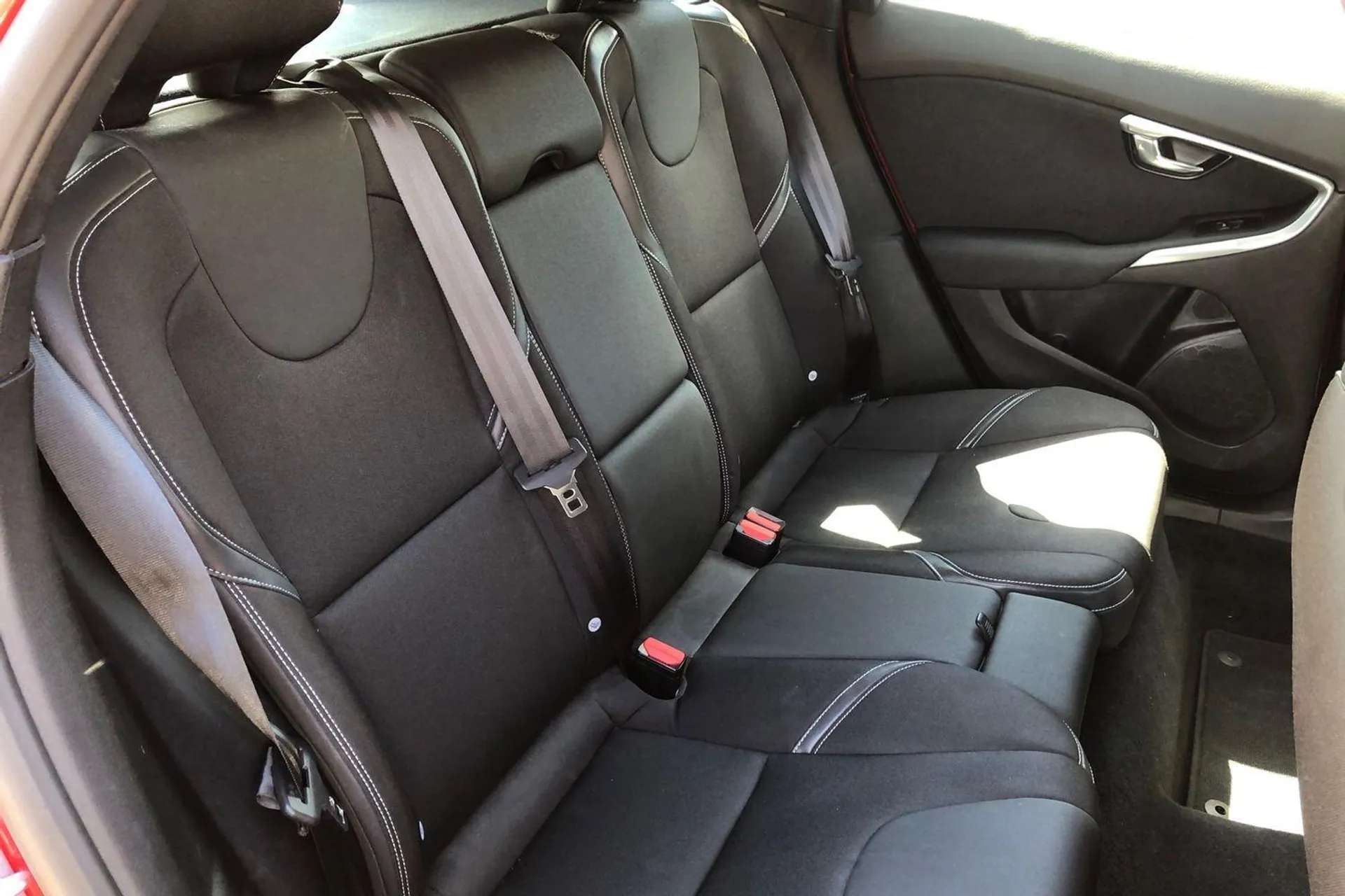 2018 VOLVO V40 2018 VOLVO V40