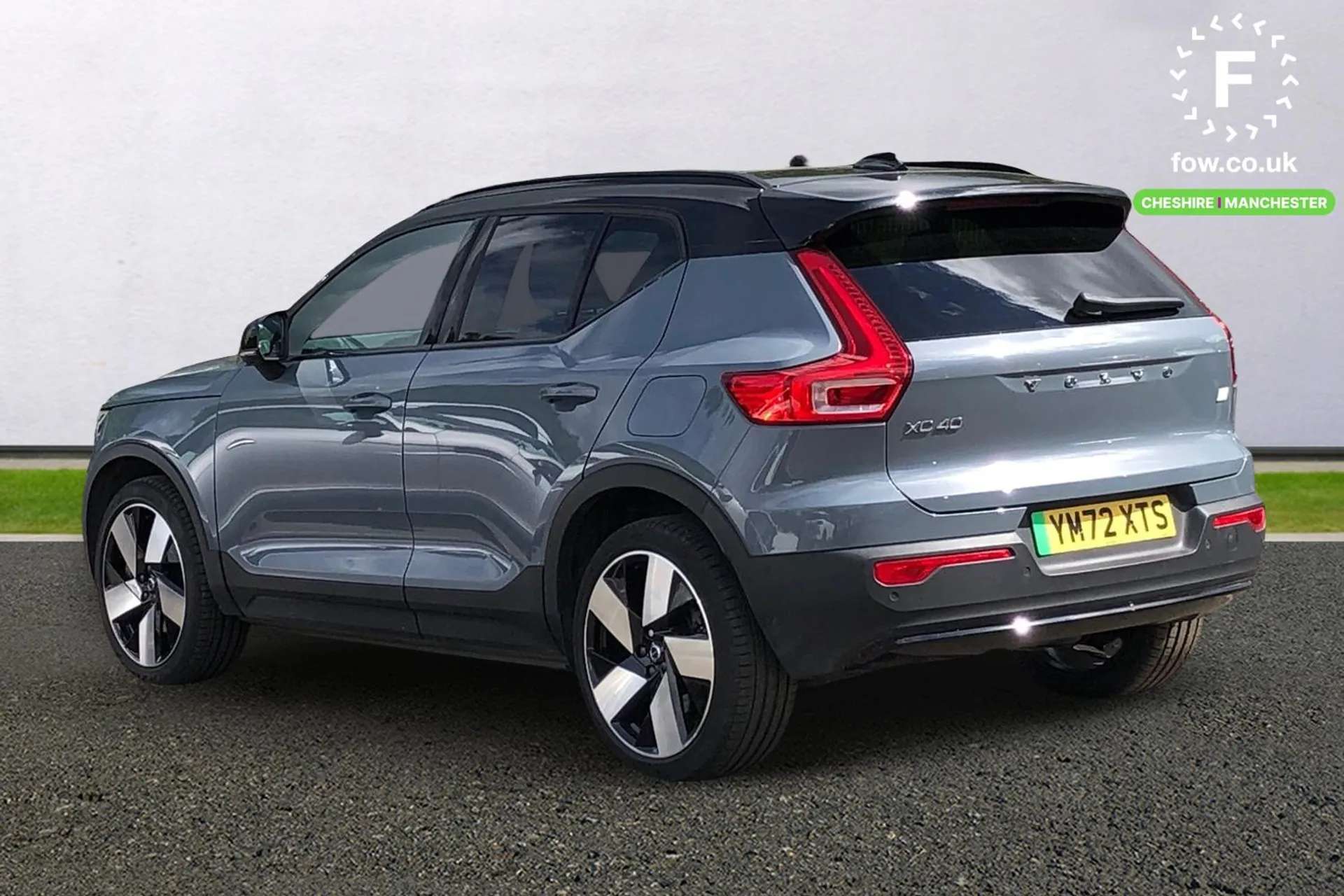 2023 VOLVO XC40 2023 VOLVO XC40
