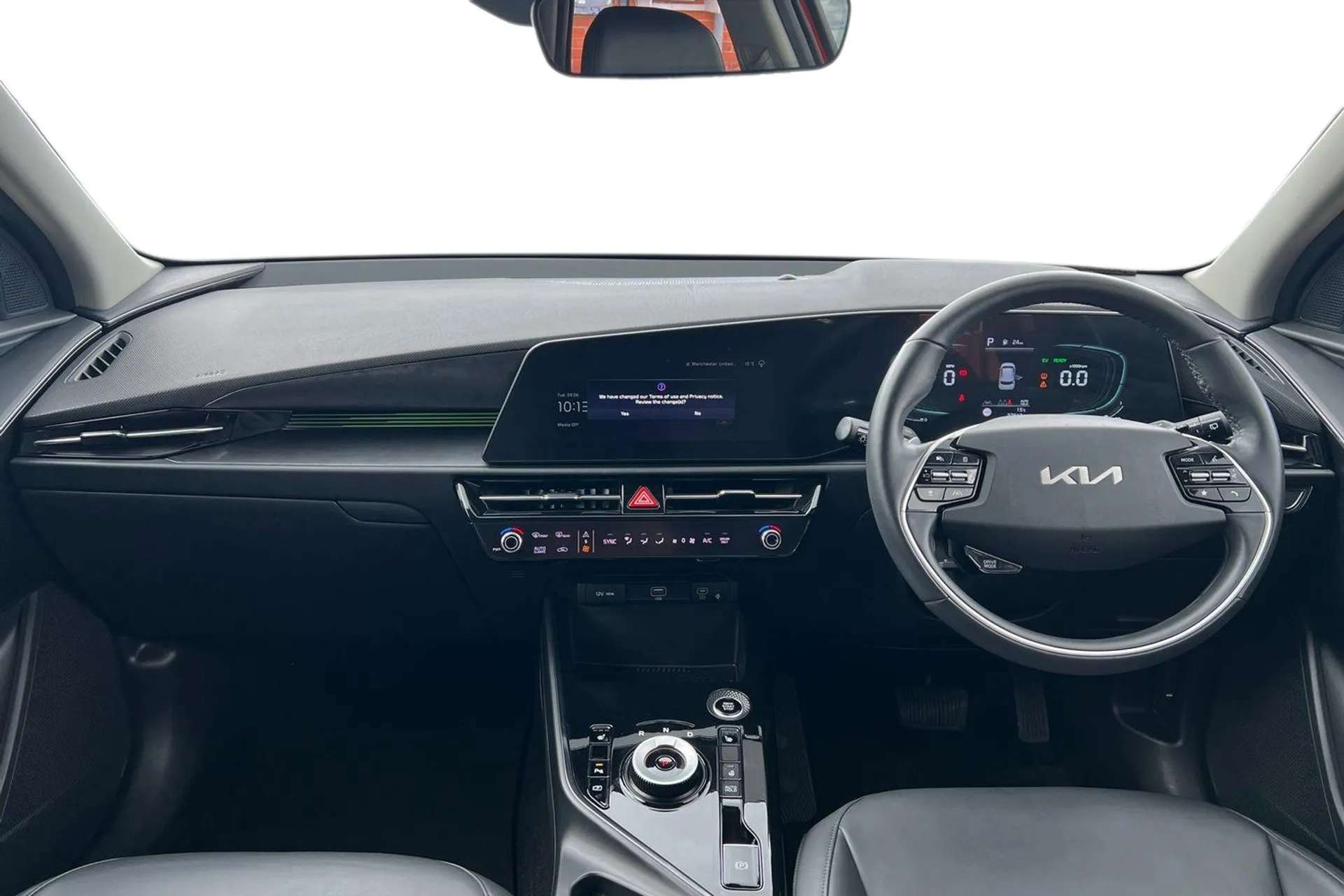 A 2023 KIA NIRO 1.6 GDi Hybrid 3 5dr DCT [ Reversing camera with dynamic guide lines , Front and rear parking sensors , Wireless Smartphone charger , Towing pack , 18 A 2023 KIA NIRO 1.6 GDi Hybrid 3 5dr DCT [ Reversing camera with dynamic guide lines , Front and rear parking sensors , Wireless Smartphone charger , Towing pack , 18