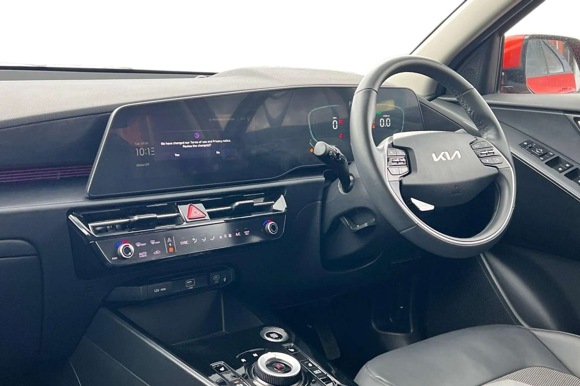 A 2023 KIA NIRO 1.6 GDi Hybrid 3 5dr DCT [ Reversing camera with dynamic guide lines , Front and rear parking sensors , Wireless Smartphone charger , Towing pack , 18 A 2023 KIA NIRO 1.6 GDi Hybrid 3 5dr DCT [ Reversing camera with dynamic guide lines , Front and rear parking sensors , Wireless Smartphone charger , Towing pack , 18