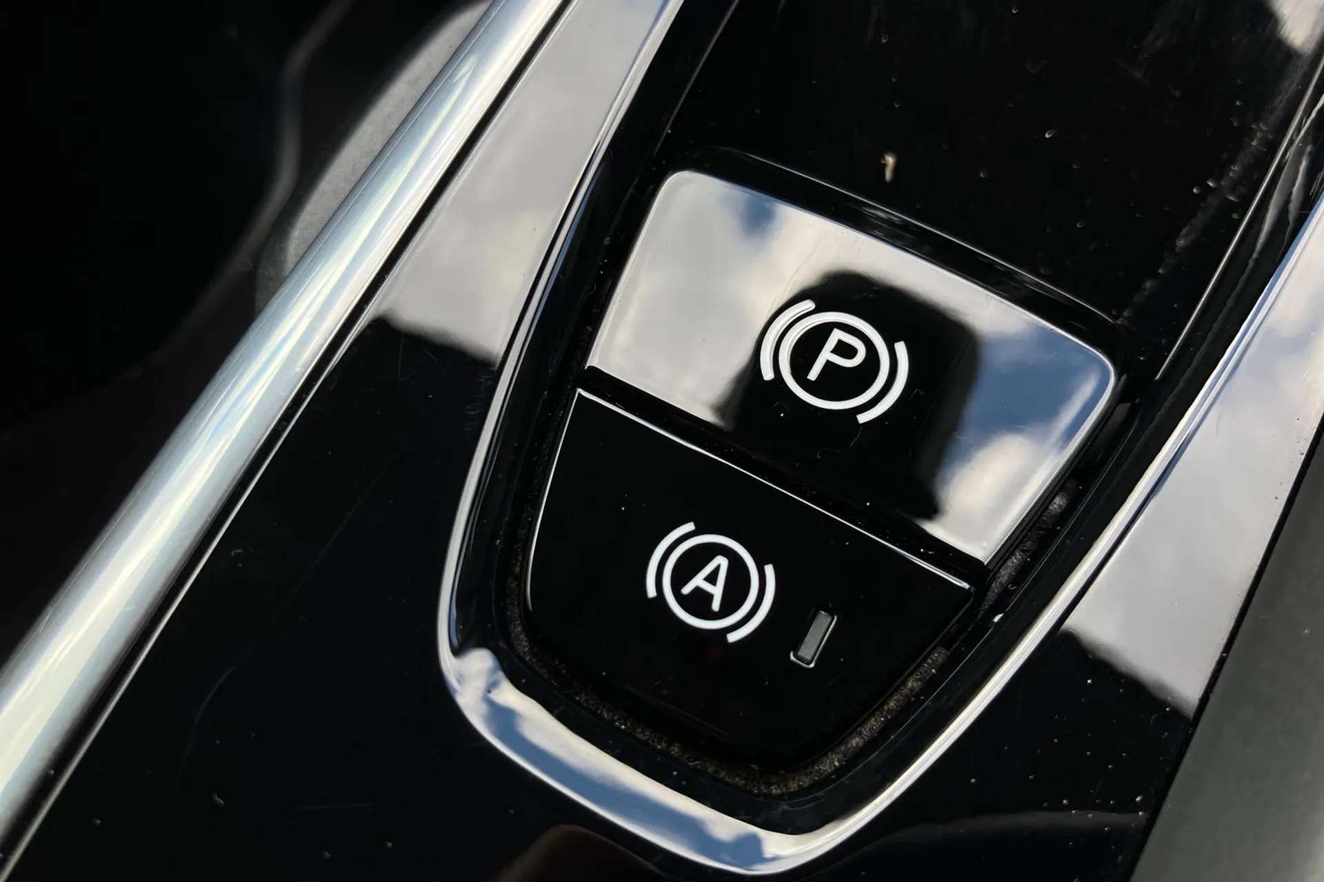 2023 VOLVO V60 2023 VOLVO V60
