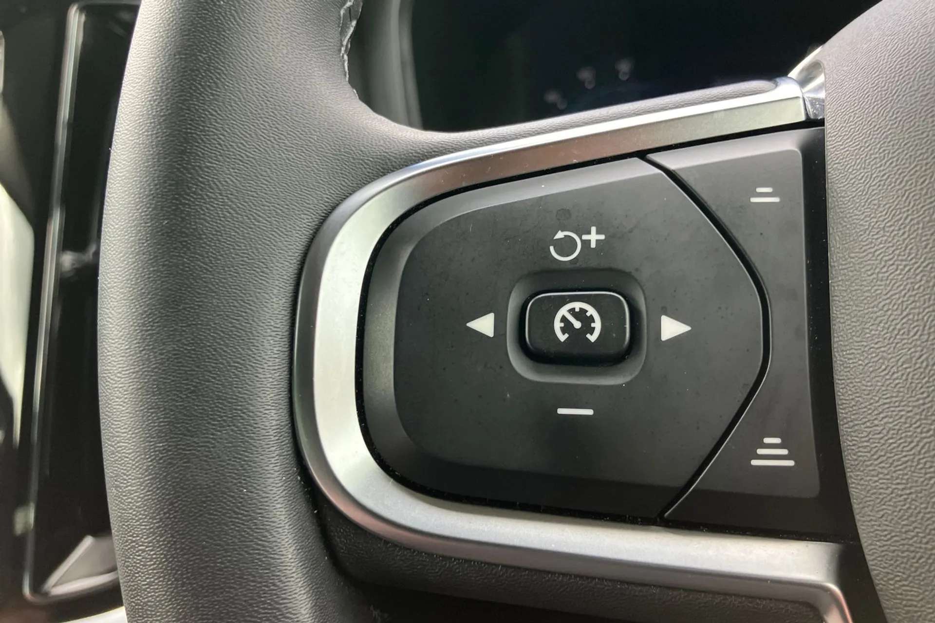 2023 VOLVO V60 2023 VOLVO V60