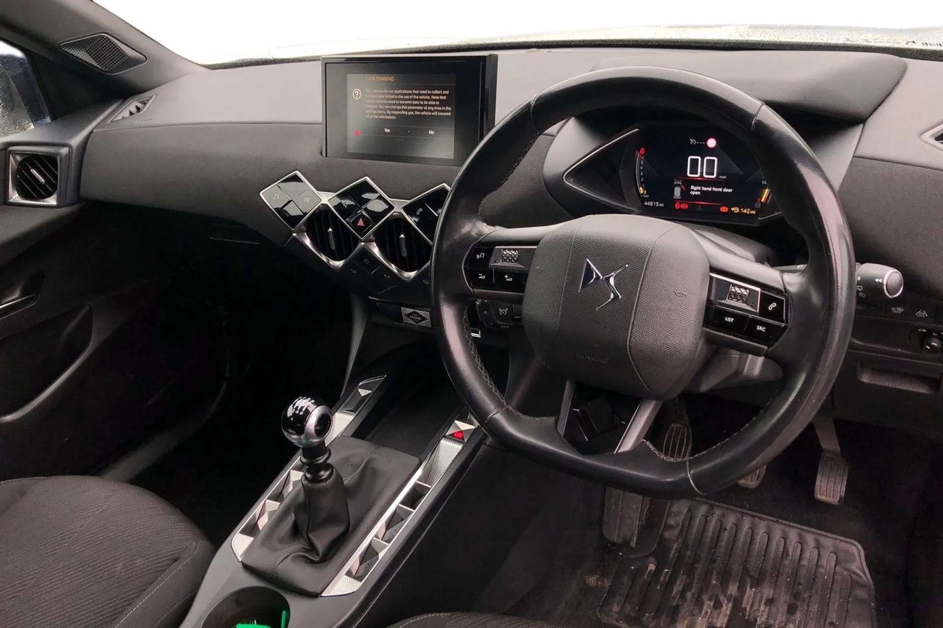 A 2020 DS DS3 1.2 PureTech Elegance 5dr [ Rear parking sensors , Bluetooth handsfree and media steaming with 1A USB socket , Cruise control with speed limiter , Hil A 2020 DS DS3 1.2 PureTech Elegance 5dr [ Rear parking sensors , Bluetooth handsfree and media steaming with 1A USB socket , Cruise control with speed limiter , Hil
