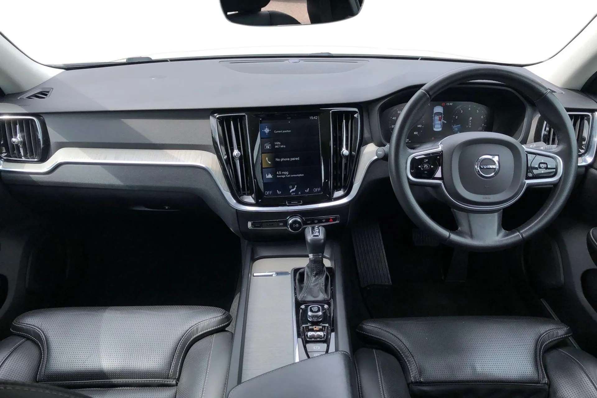 A 2020 VOLVO S60 2.0 T5 Inscription Plus 4dr Auto [Driver alert control with lane keeping aid, Adaptive brake lights with high level LED brake lights, 2 zone electroni A 2020 VOLVO S60 2.0 T5 Inscription Plus 4dr Auto [Driver alert control with lane keeping aid, Adaptive brake lights with high level LED brake lights, 2 zone electroni