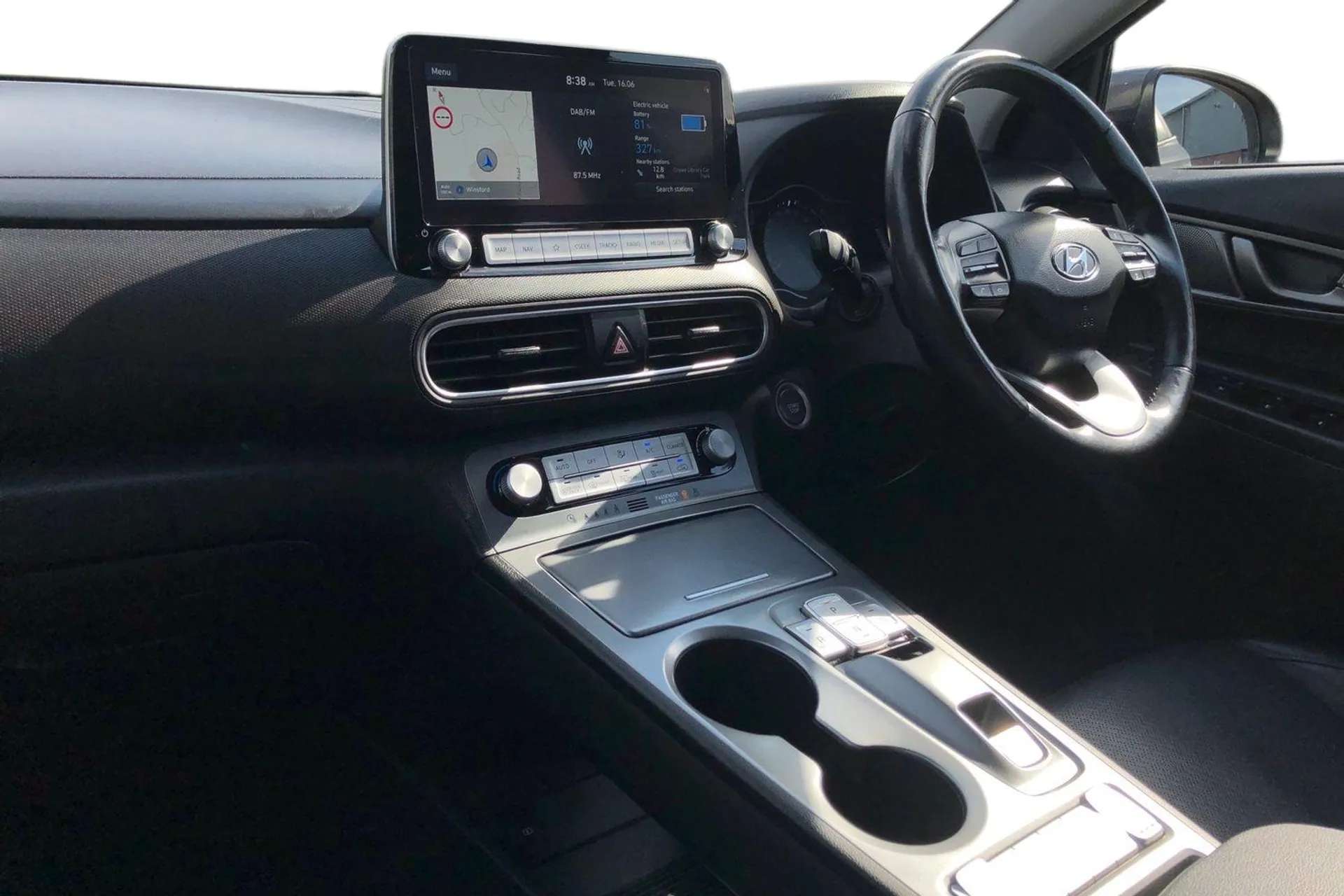 A 2021 HYUNDAI KONA 150kW Premium SE 64kWh 5dr Auto [ Driver's supervision instrument cluster with 7" TFT display, Lane keep assist, Parking system with rear camera and g A 2021 HYUNDAI KONA 150kW Premium SE 64kWh 5dr Auto [ Driver's supervision instrument cluster with 7" TFT display, Lane keep assist, Parking system with rear camera and g
