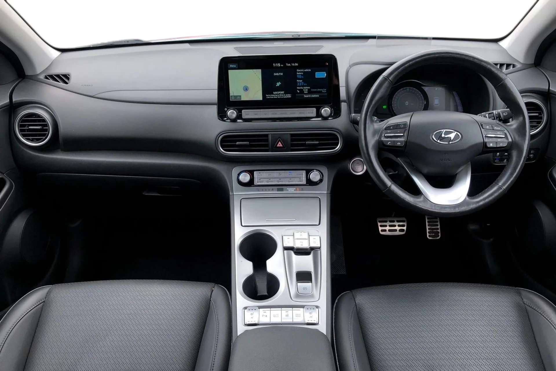 A 2020 HYUNDAI KONA 150kW Premium SE 64kWh 5dr Auto [ Parking system with rear camera and guidance system , Head-up display , 17" Alloy wheels , Heated seats and steering A 2020 HYUNDAI KONA 150kW Premium SE 64kWh 5dr Auto [ Parking system with rear camera and guidance system , Head-up display , 17" Alloy wheels , Heated seats and steering