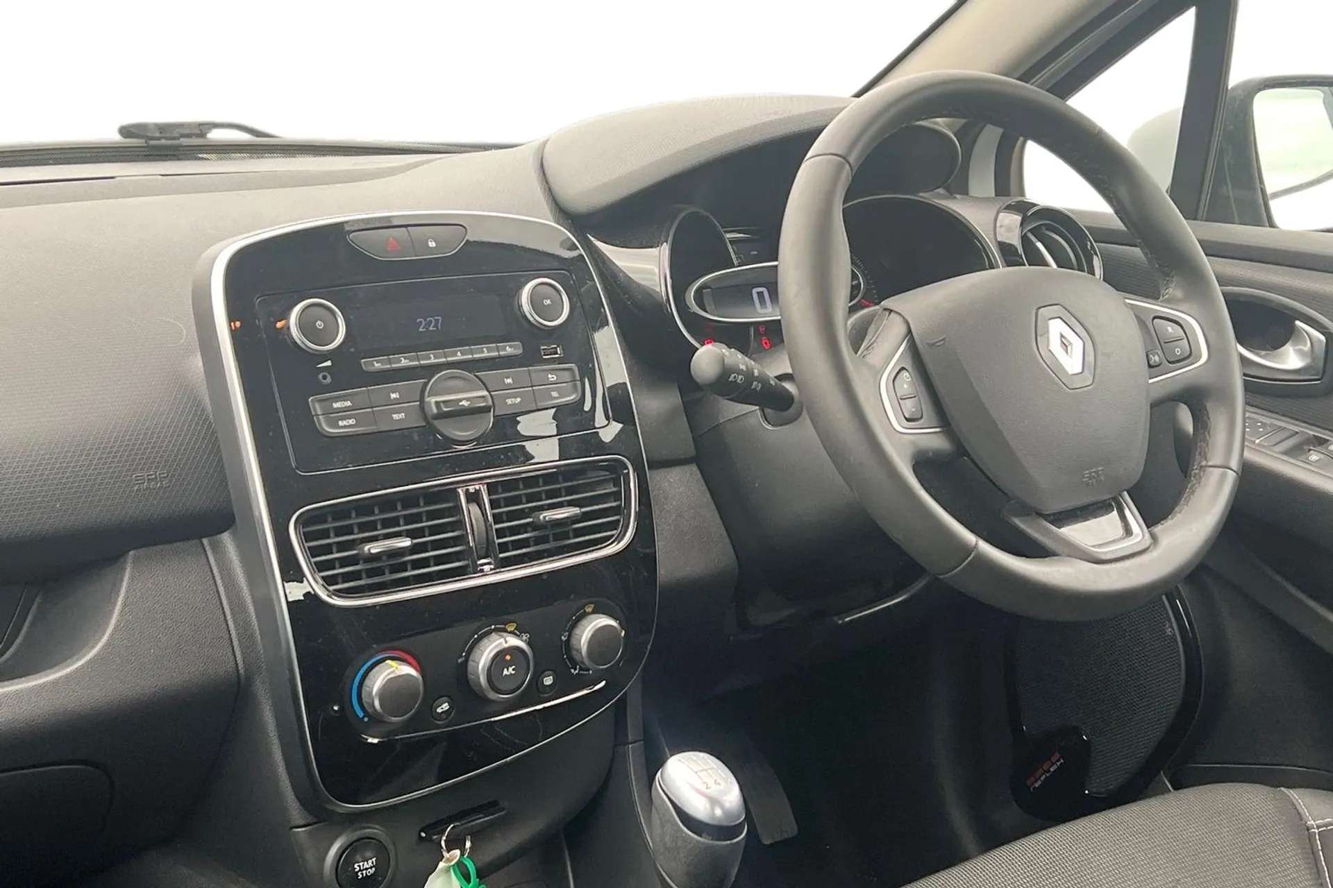 2019 RENAULT CLIO 2019 RENAULT CLIO
