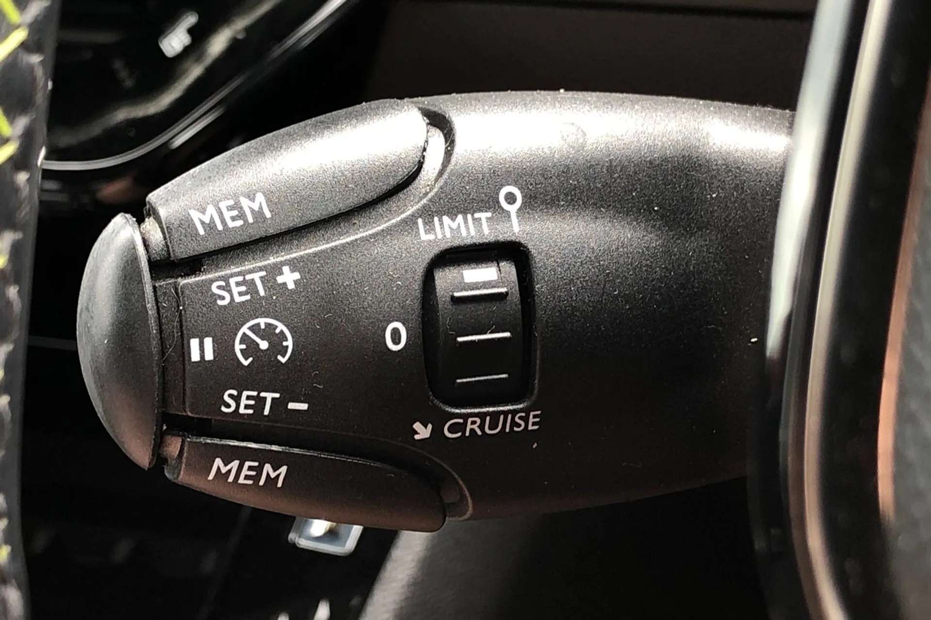 2020 PEUGEOT 2008 2020 PEUGEOT 2008