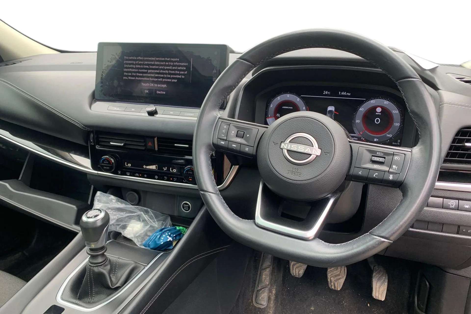 A 2023 NISSAN QASHQAI 1.3 DiG-T MH N-Connecta 5dr [ Panoramic roof , Rear view camera , Intelligent around view monitor , Front and rear parking sensors , 18" Diamond cut a A 2023 NISSAN QASHQAI 1.3 DiG-T MH N-Connecta 5dr [ Panoramic roof , Rear view camera , Intelligent around view monitor , Front and rear parking sensors , 18" Diamond cut a