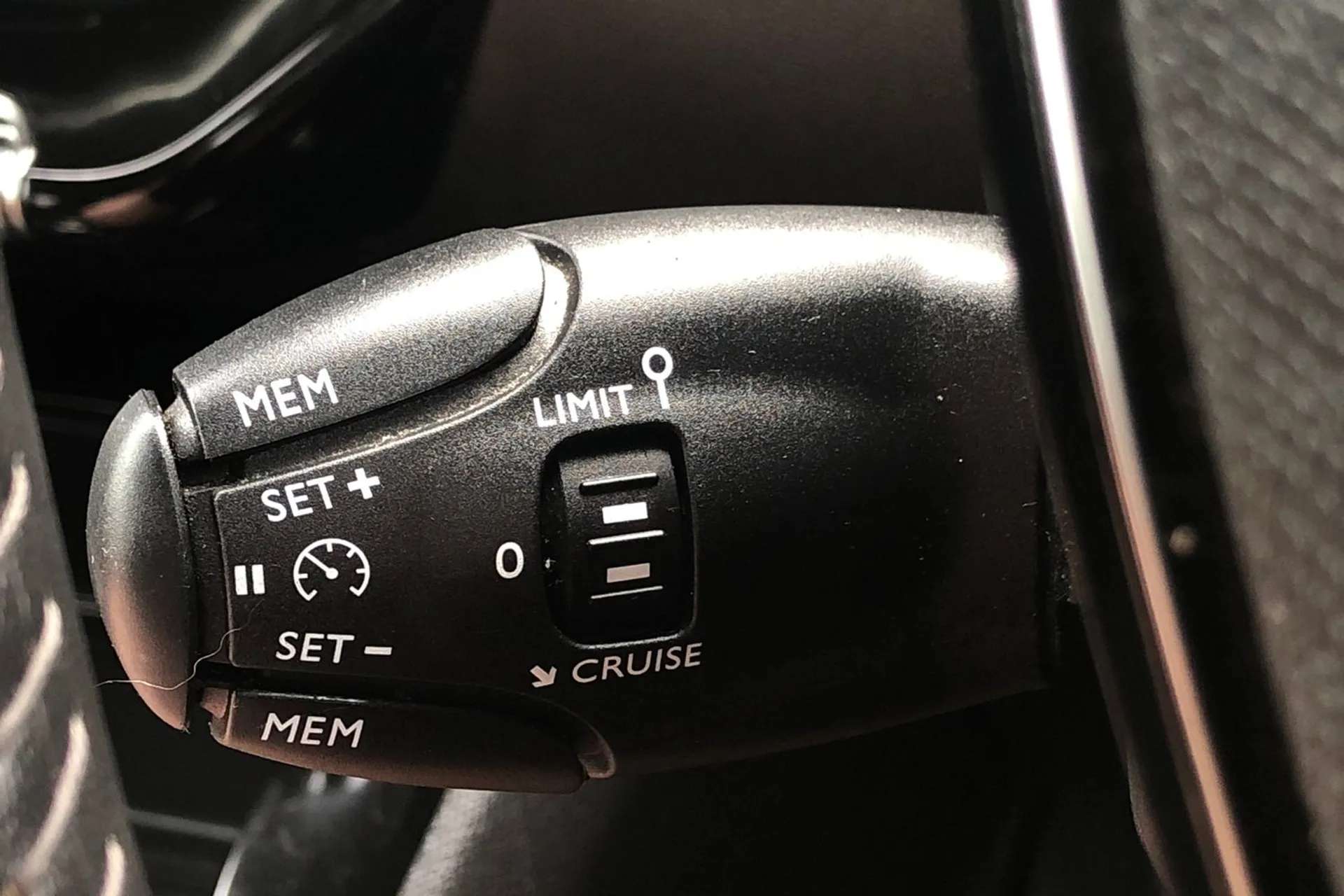 2022 PEUGEOT 2008 2022 PEUGEOT 2008