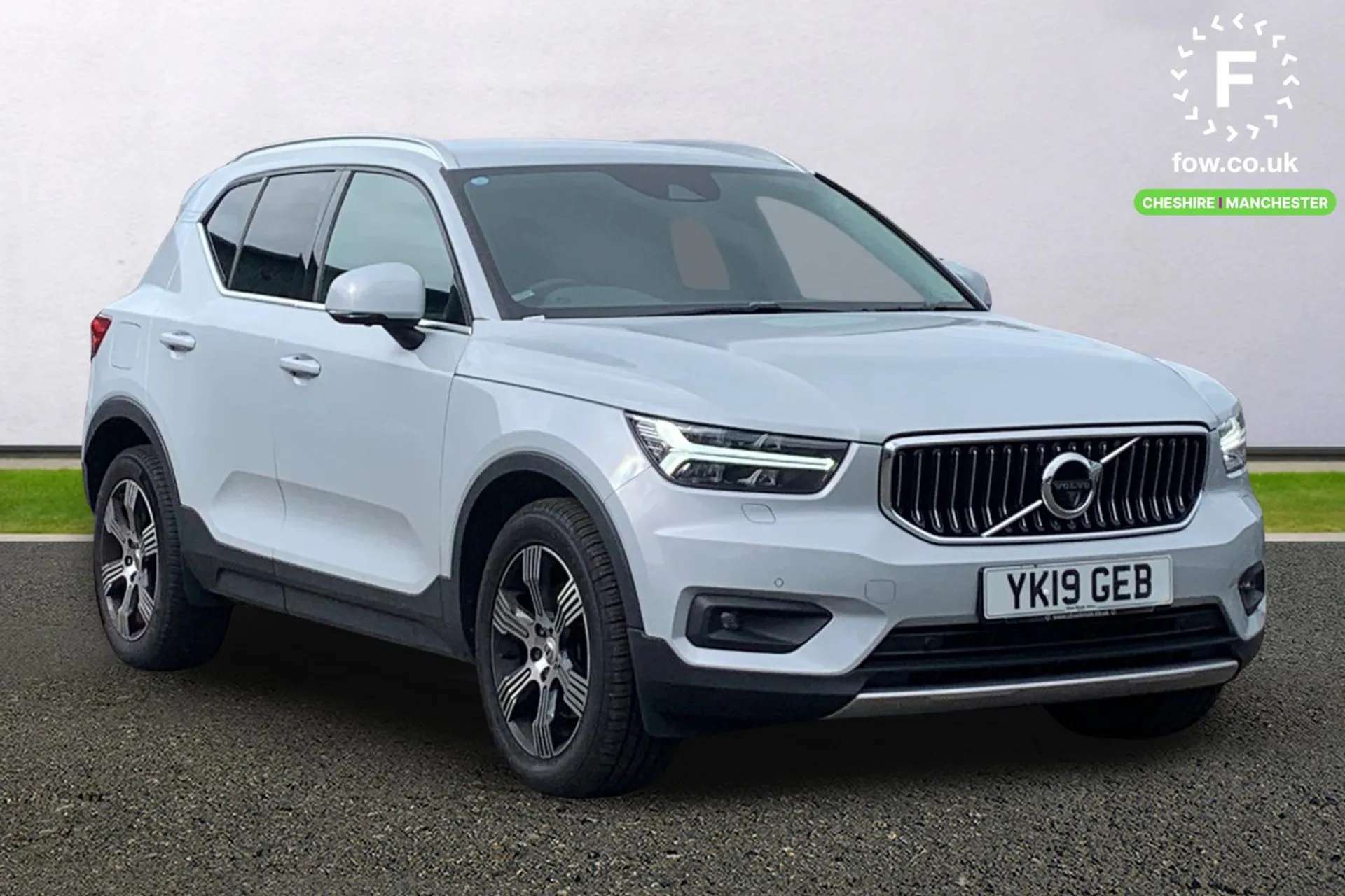 2019 VOLVO XC40 2019 VOLVO XC40