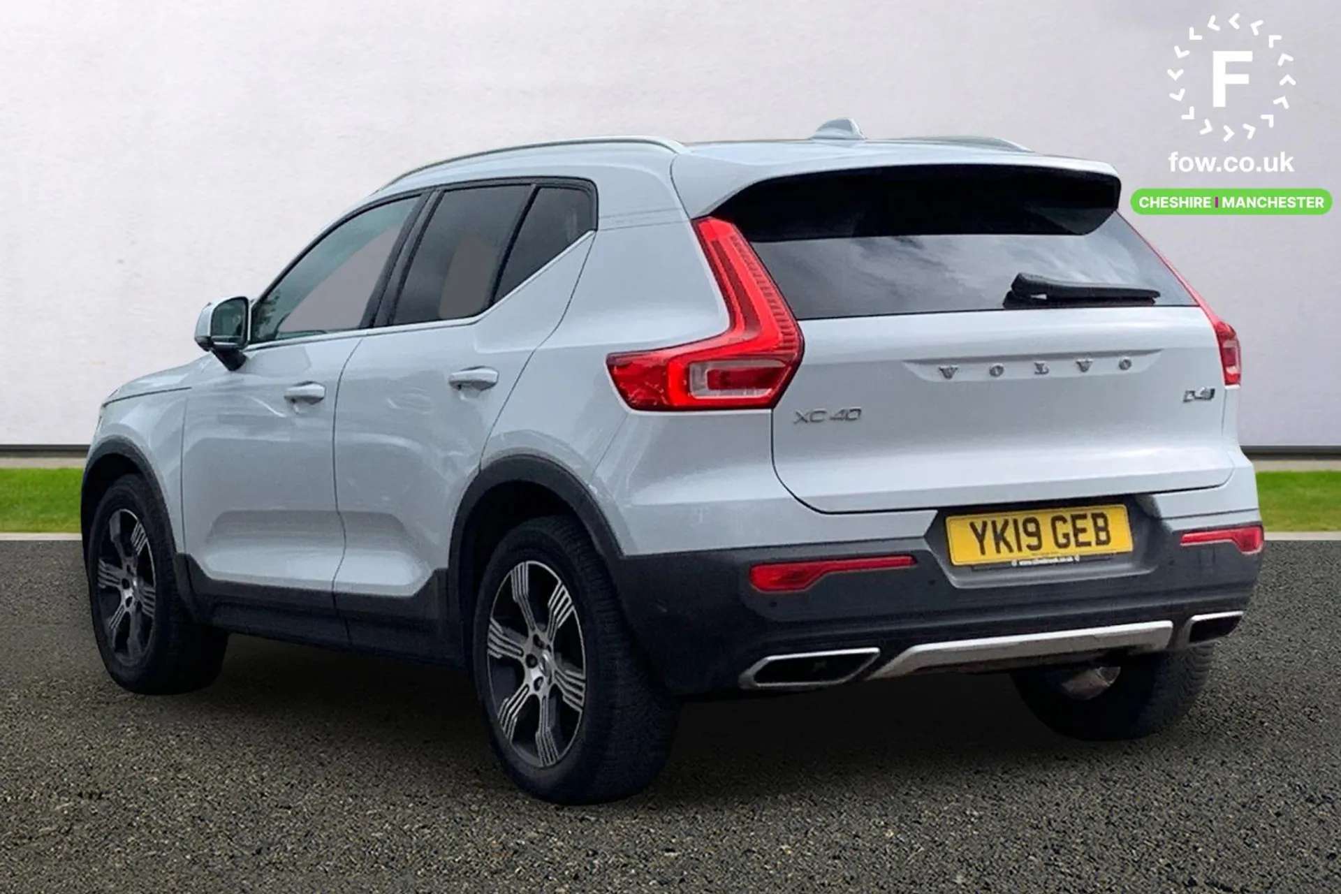2019 VOLVO XC40 2019 VOLVO XC40