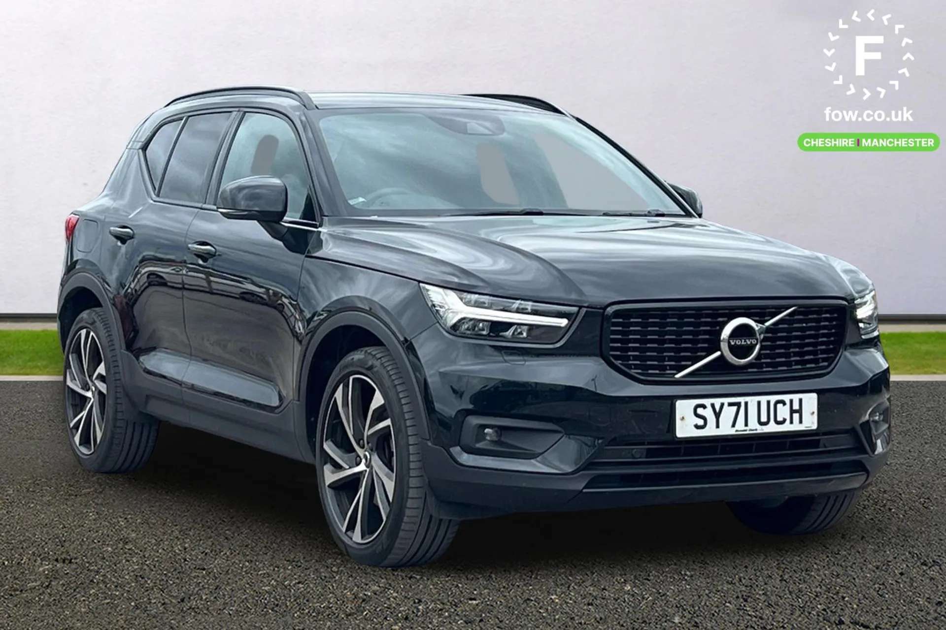 A 2021 VOLVO XC40 2.0 B4P R DESIGN Pro 5dr Auto [ LED Headlights + Active high beam, 12.3" Active TFT crystal driver's instrument display, Lane keep assist with driver A 2021 VOLVO XC40 2.0 B4P R DESIGN Pro 5dr Auto [ LED Headlights + Active high beam, 12.3" Active TFT crystal driver's instrument display, Lane keep assist with driver