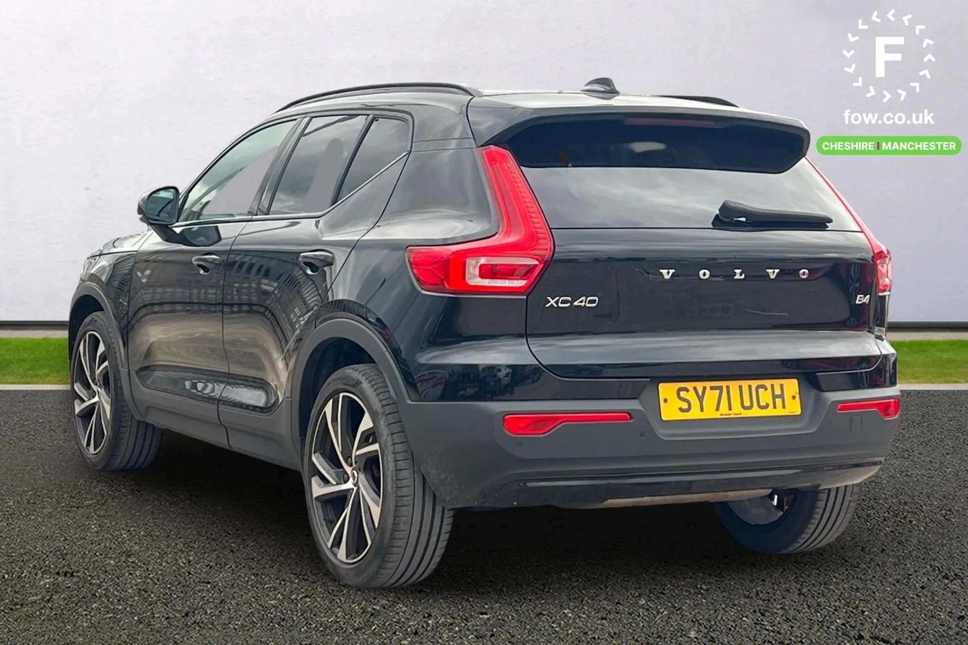 A 2021 VOLVO XC40 2.0 B4P R DESIGN Pro 5dr Auto [ LED Headlights + Active high beam, 12.3" Active TFT crystal driver's instrument display, Lane keep assist with driver A 2021 VOLVO XC40 2.0 B4P R DESIGN Pro 5dr Auto [ LED Headlights + Active high beam, 12.3" Active TFT crystal driver's instrument display, Lane keep assist with driver