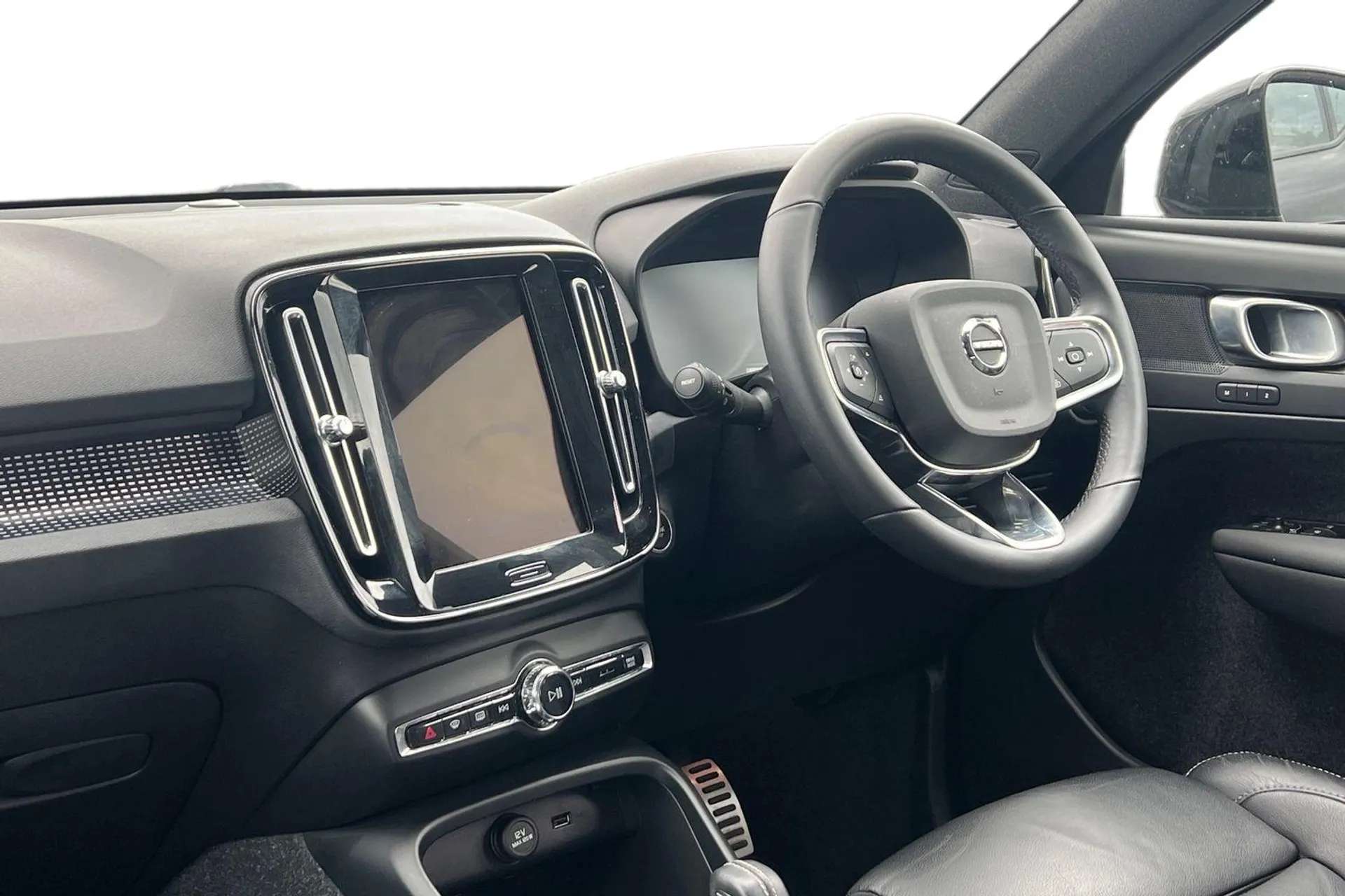 A 2021 VOLVO XC40 2.0 B4P R DESIGN Pro 5dr Auto [ LED Headlights + Active high beam, 12.3" Active TFT crystal driver's instrument display, Lane keep assist with driver A 2021 VOLVO XC40 2.0 B4P R DESIGN Pro 5dr Auto [ LED Headlights + Active high beam, 12.3" Active TFT crystal driver's instrument display, Lane keep assist with driver