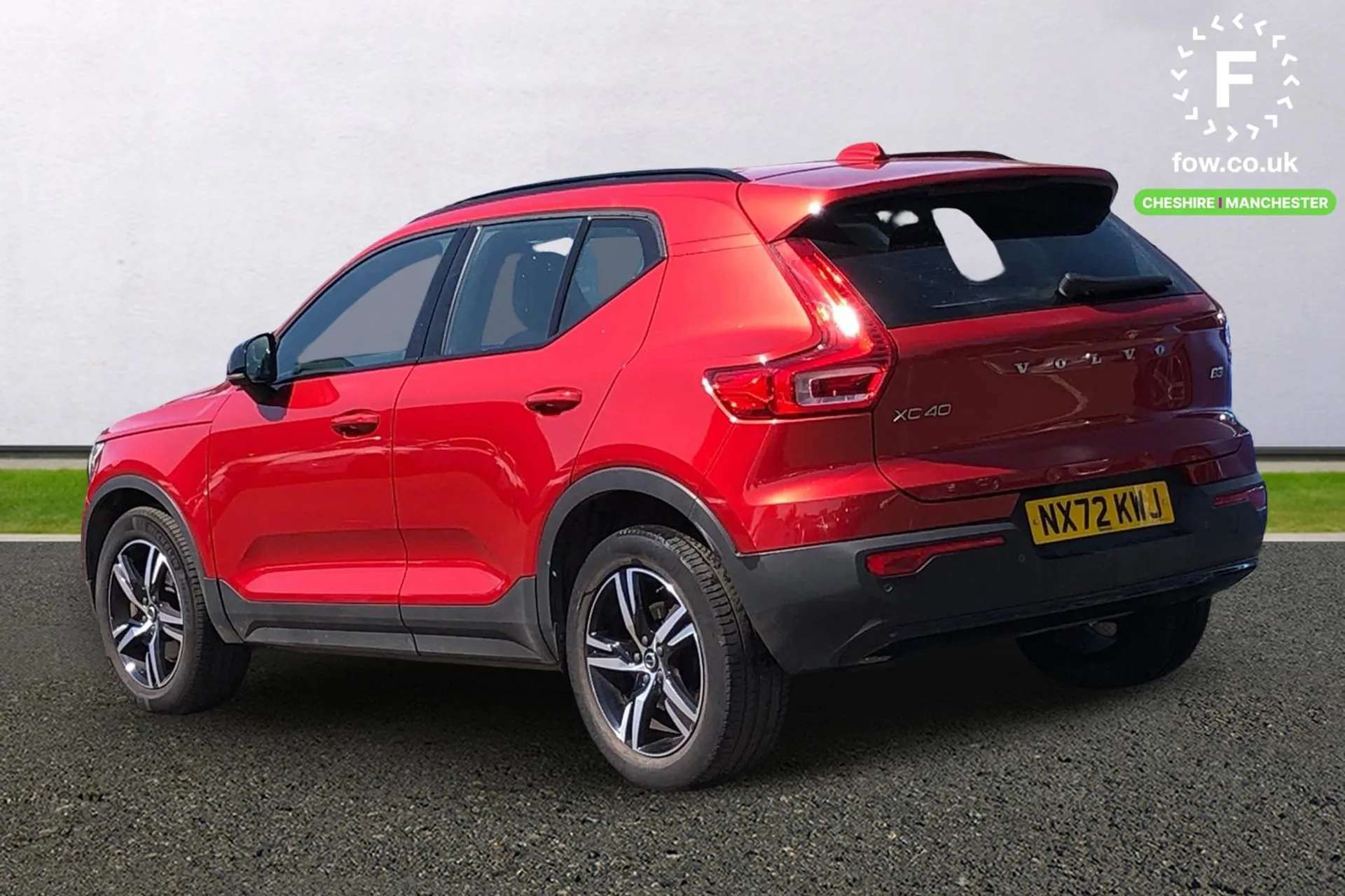 2023 VOLVO XC40 2023 VOLVO XC40
