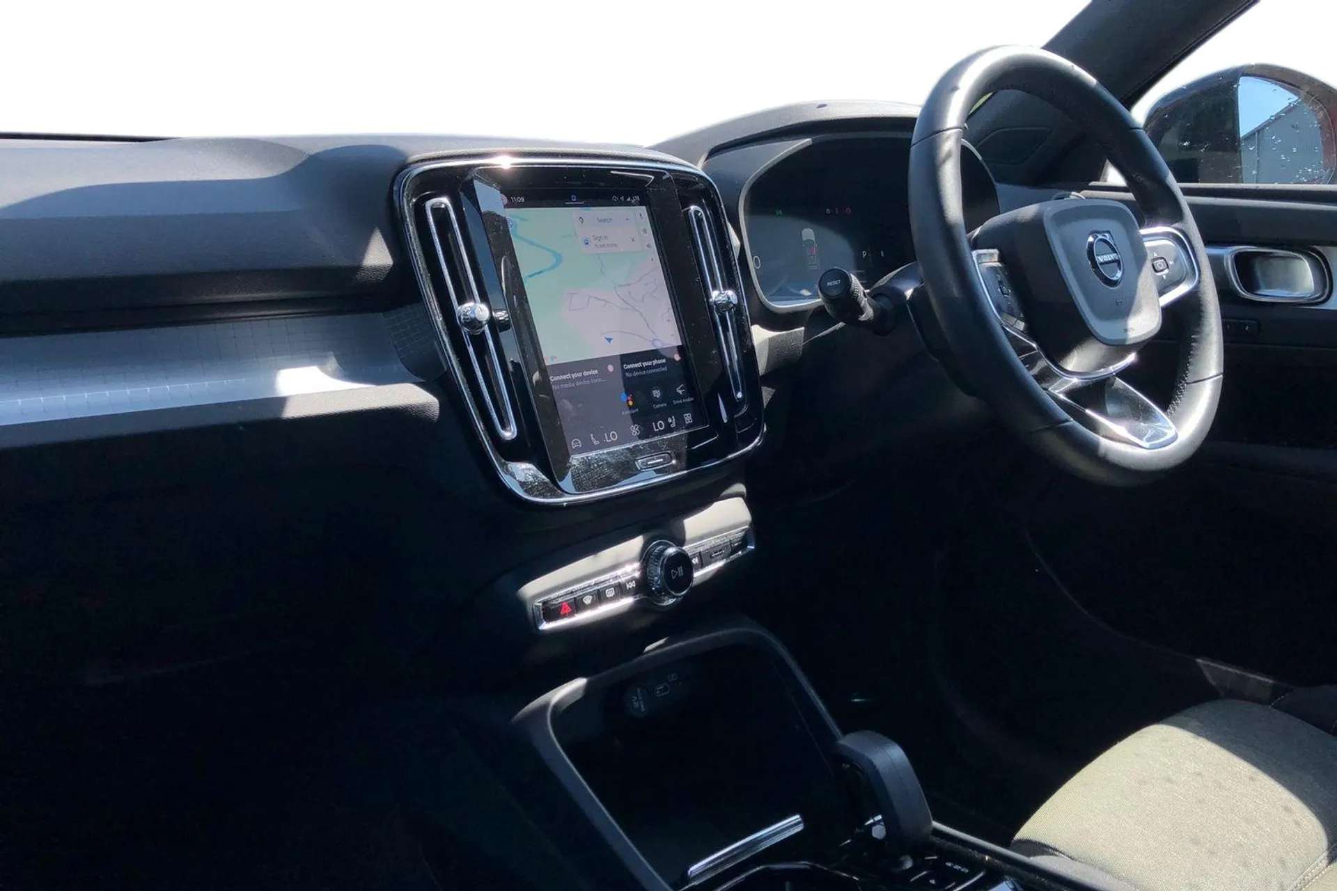 2023 VOLVO XC40 2023 VOLVO XC40