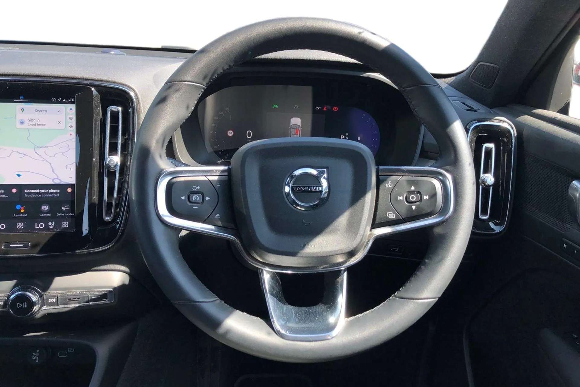 2023 VOLVO XC40 2023 VOLVO XC40