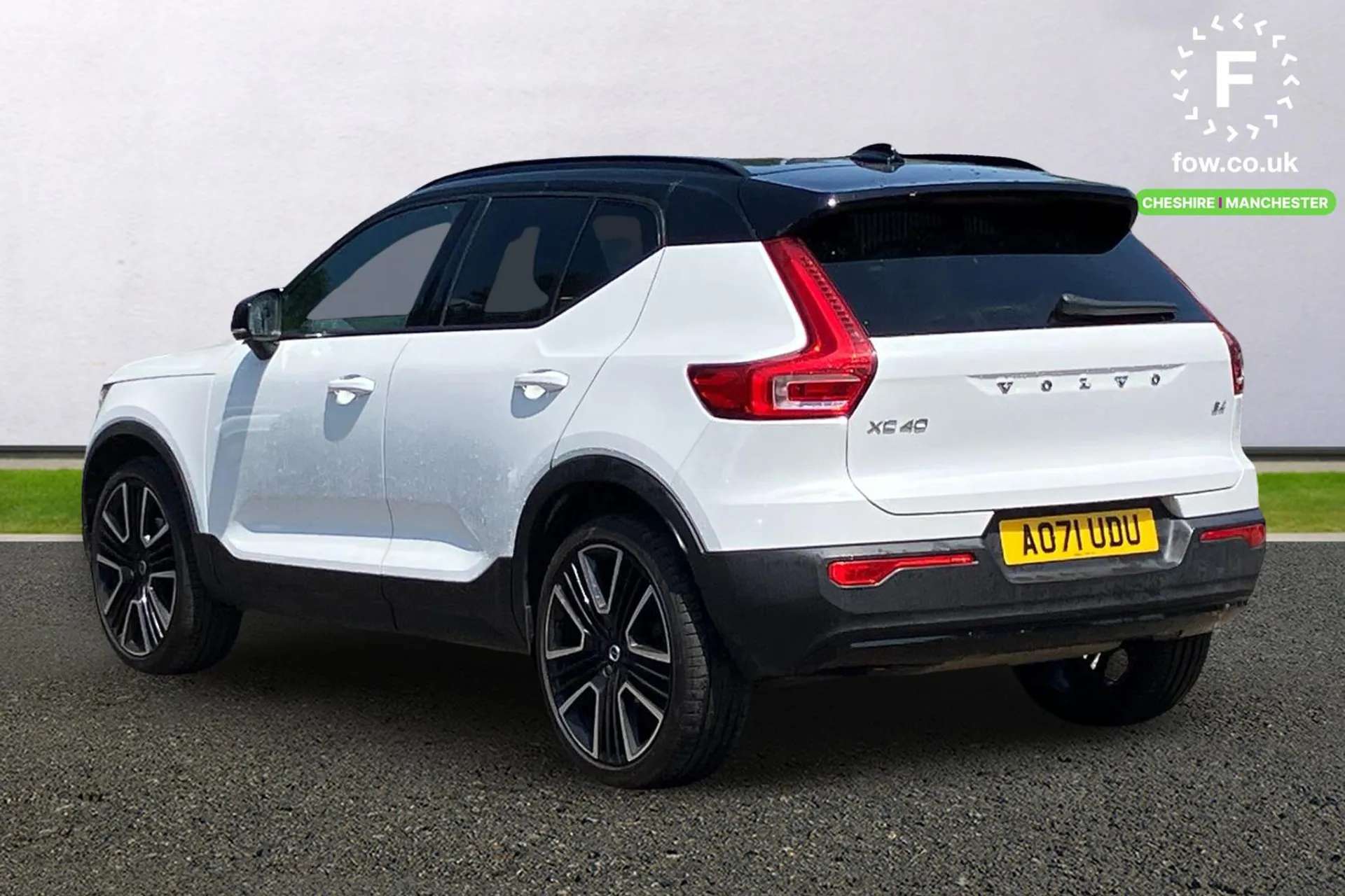 A 2021 VOLVO XC40 2.0 B4P R DESIGN Pro 5dr Auto [ Climate Pack, Versatility Pack, Smartphone Integration includes Apple CarPlay and Android Auto - with 2 Type A x USB H A 2021 VOLVO XC40 2.0 B4P R DESIGN Pro 5dr Auto [ Climate Pack, Versatility Pack, Smartphone Integration includes Apple CarPlay and Android Auto - with 2 Type A x USB H