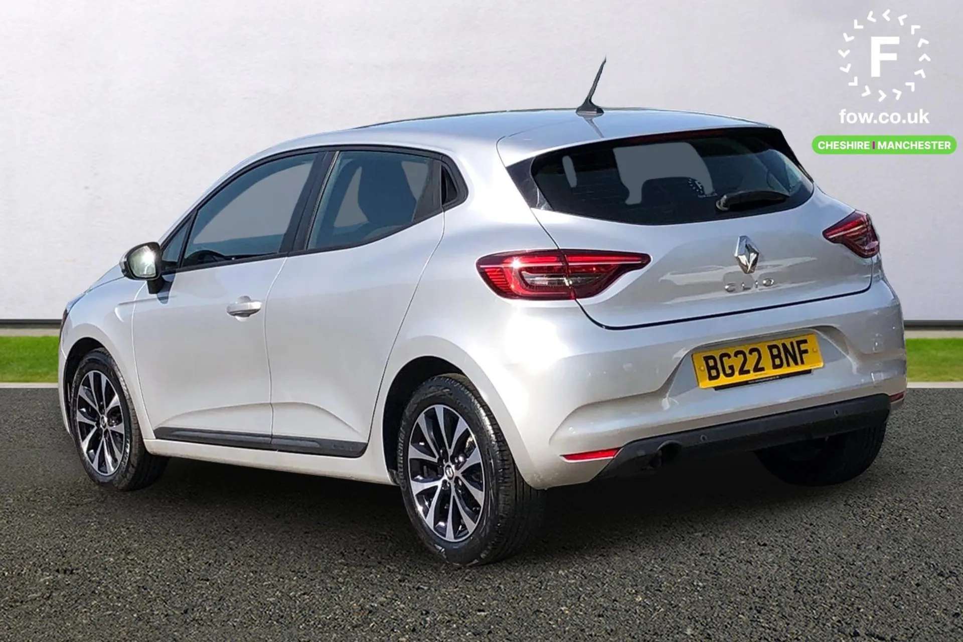 A 2022 RENAULT CLIO 1.0 TCe 90 Iconic Edition 5dr [ Wireless phone charger , Rear parking sensors , Wireless phone charger , 16" Philia diamond cut alloy wheels , Hill st A 2022 RENAULT CLIO 1.0 TCe 90 Iconic Edition 5dr [ Wireless phone charger , Rear parking sensors , Wireless phone charger , 16" Philia diamond cut alloy wheels , Hill st