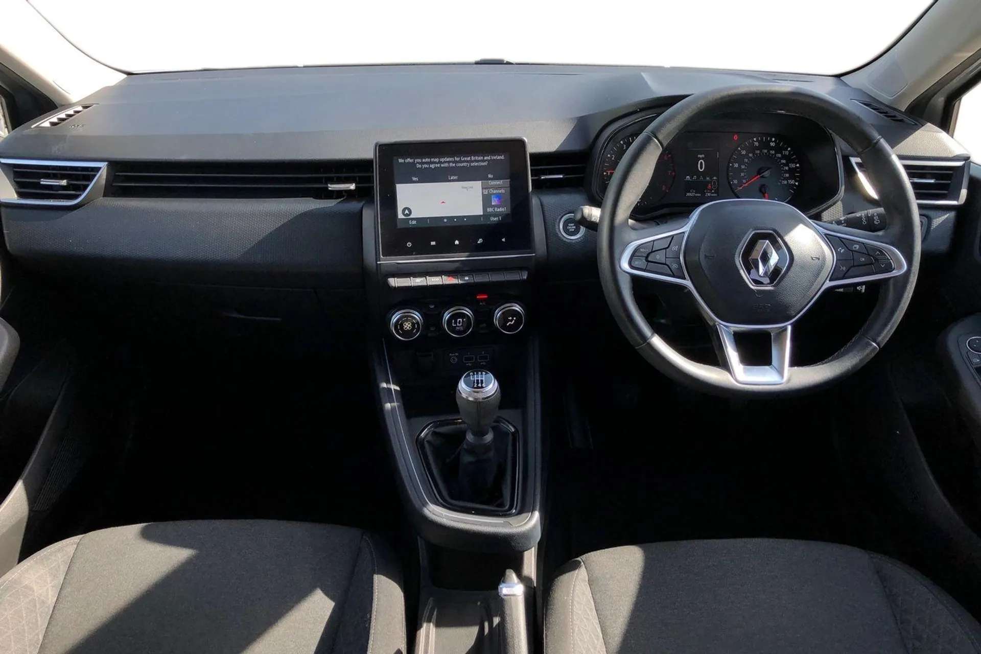 A 2022 RENAULT CLIO 1.0 TCe 90 Iconic Edition 5dr [ Wireless phone charger , Rear parking sensors , Wireless phone charger , 16" Philia diamond cut alloy wheels , Hill st A 2022 RENAULT CLIO 1.0 TCe 90 Iconic Edition 5dr [ Wireless phone charger , Rear parking sensors , Wireless phone charger , 16" Philia diamond cut alloy wheels , Hill st
