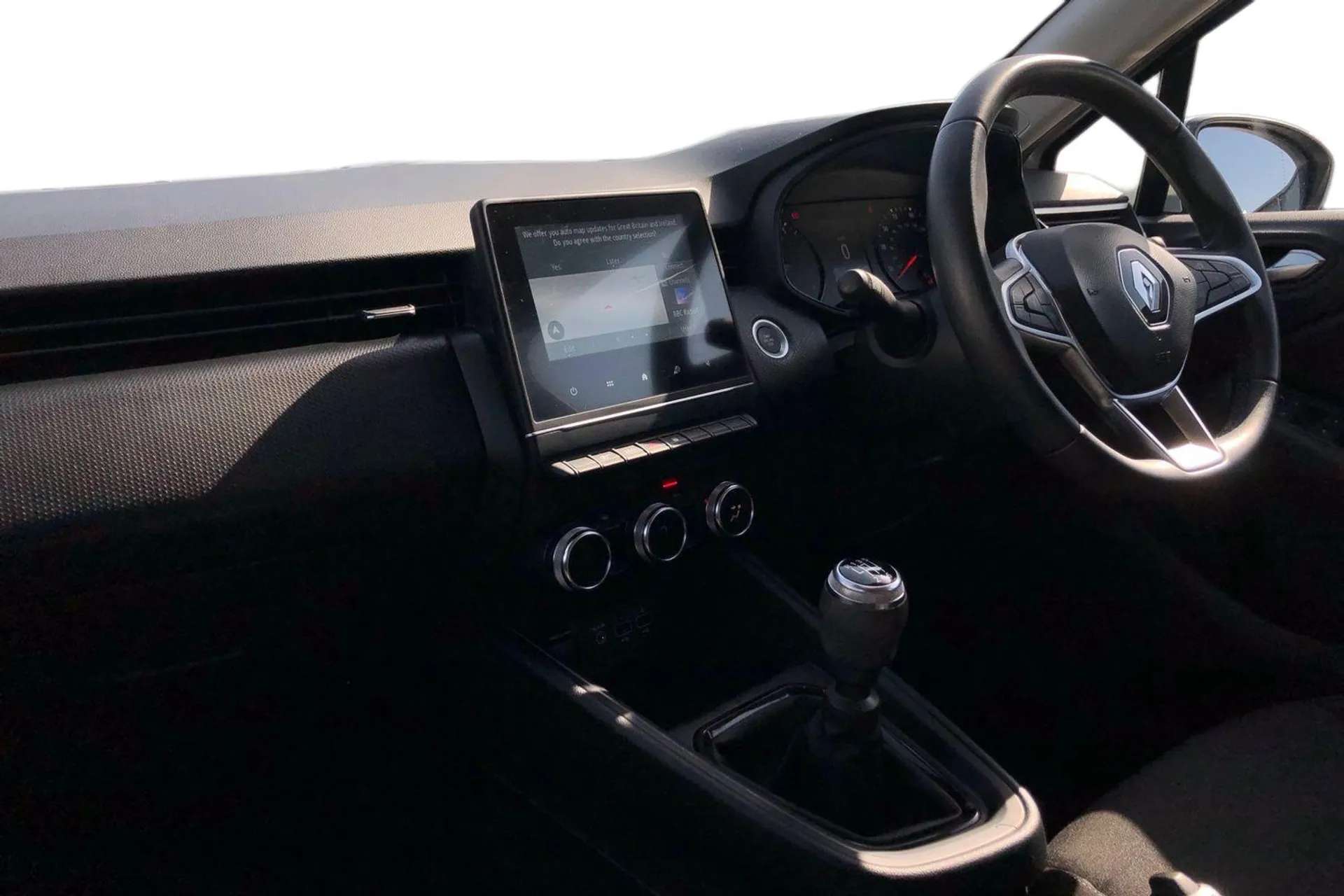 A 2022 RENAULT CLIO 1.0 TCe 90 Iconic Edition 5dr [ Wireless phone charger , Rear parking sensors , Wireless phone charger , 16" Philia diamond cut alloy wheels , Hill st A 2022 RENAULT CLIO 1.0 TCe 90 Iconic Edition 5dr [ Wireless phone charger , Rear parking sensors , Wireless phone charger , 16" Philia diamond cut alloy wheels , Hill st