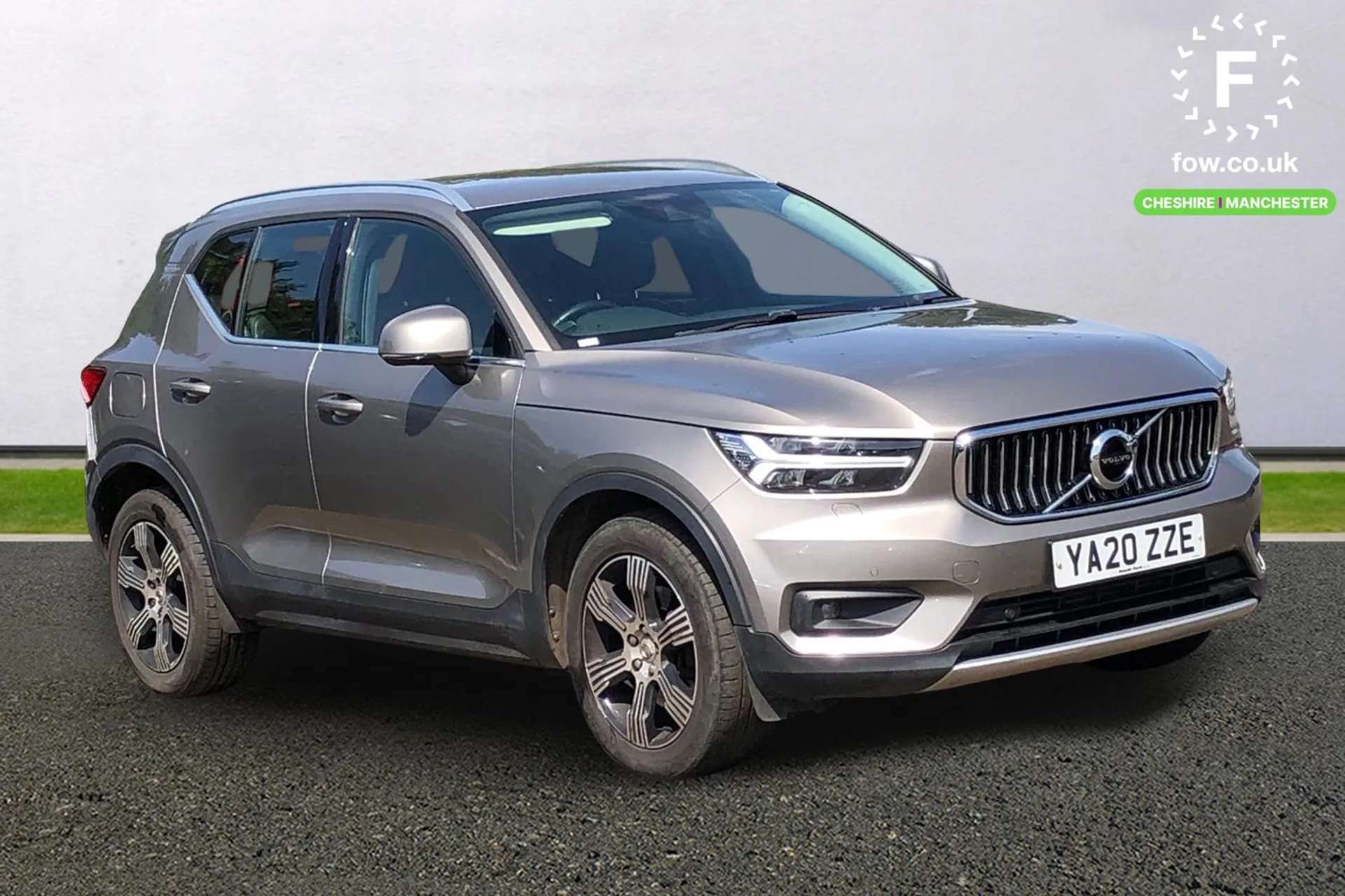 2020 VOLVO XC40 2020 VOLVO XC40
