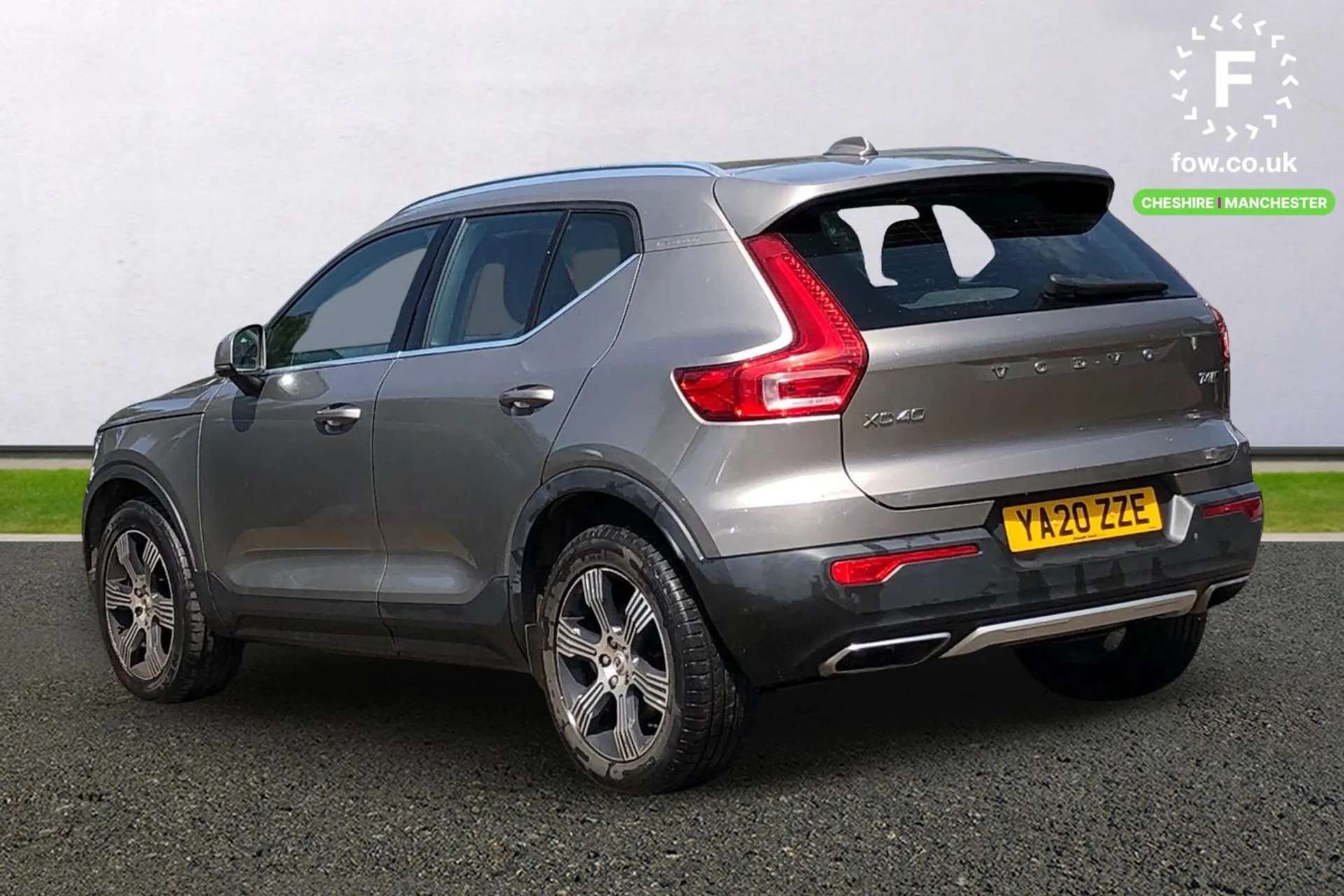 2020 VOLVO XC40 2020 VOLVO XC40