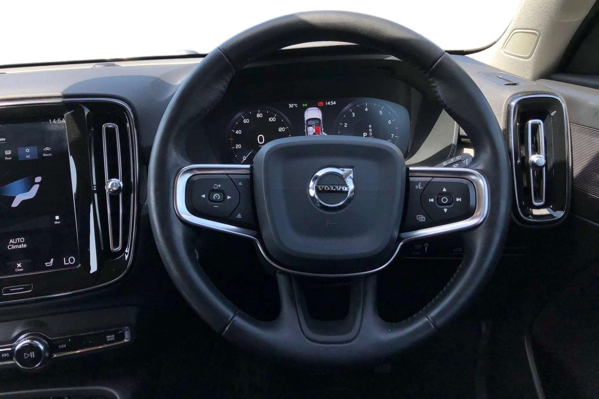 2020 VOLVO XC40 2020 VOLVO XC40
