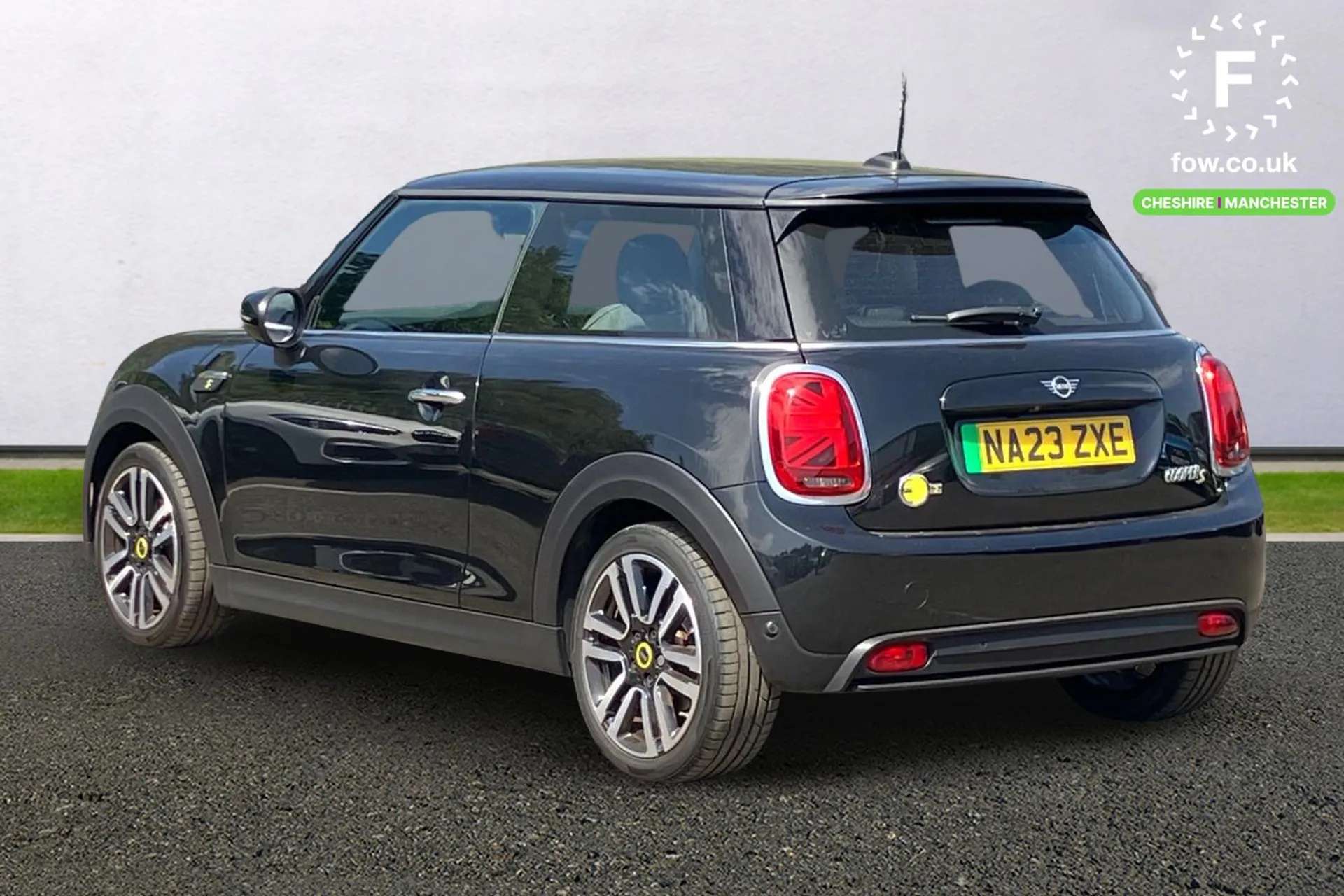 A 2023 MINI HATCH 135kW Cooper S Level 2 33kWh 3dr Auto [ Rear view camera , Compatible mobile phone bluetooth with audio streaming , Rear park distance control , Inter A 2023 MINI HATCH 135kW Cooper S Level 2 33kWh 3dr Auto [ Rear view camera , Compatible mobile phone bluetooth with audio streaming , Rear park distance control , Inter