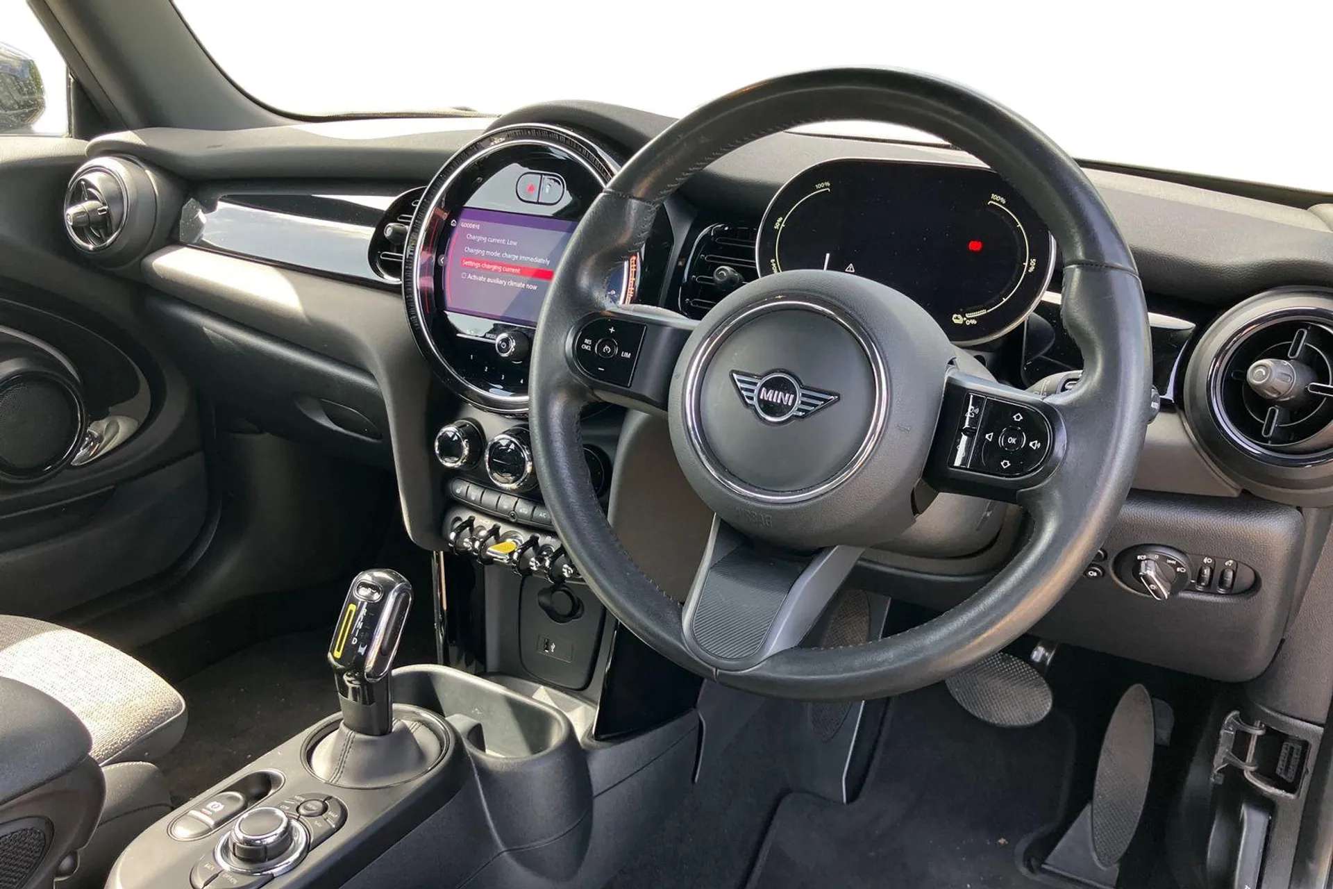 A 2023 MINI HATCH 135kW Cooper S Level 2 33kWh 3dr Auto [ Rear view camera , Compatible mobile phone bluetooth with audio streaming , Rear park distance control , Inter A 2023 MINI HATCH 135kW Cooper S Level 2 33kWh 3dr Auto [ Rear view camera , Compatible mobile phone bluetooth with audio streaming , Rear park distance control , Inter