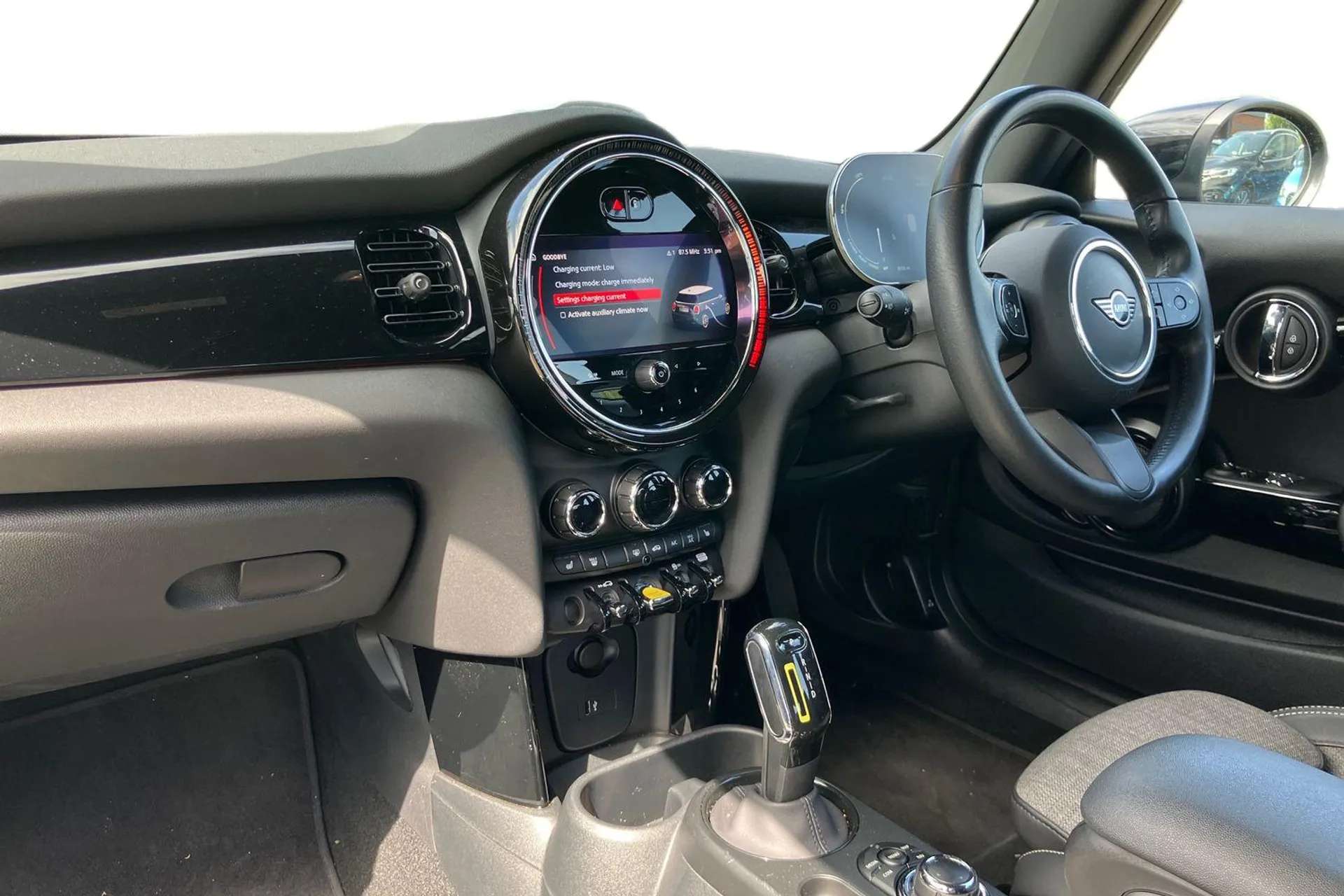 A 2023 MINI HATCH 135kW Cooper S Level 2 33kWh 3dr Auto [ Rear view camera , Compatible mobile phone bluetooth with audio streaming , Rear park distance control , Inter A 2023 MINI HATCH 135kW Cooper S Level 2 33kWh 3dr Auto [ Rear view camera , Compatible mobile phone bluetooth with audio streaming , Rear park distance control , Inter