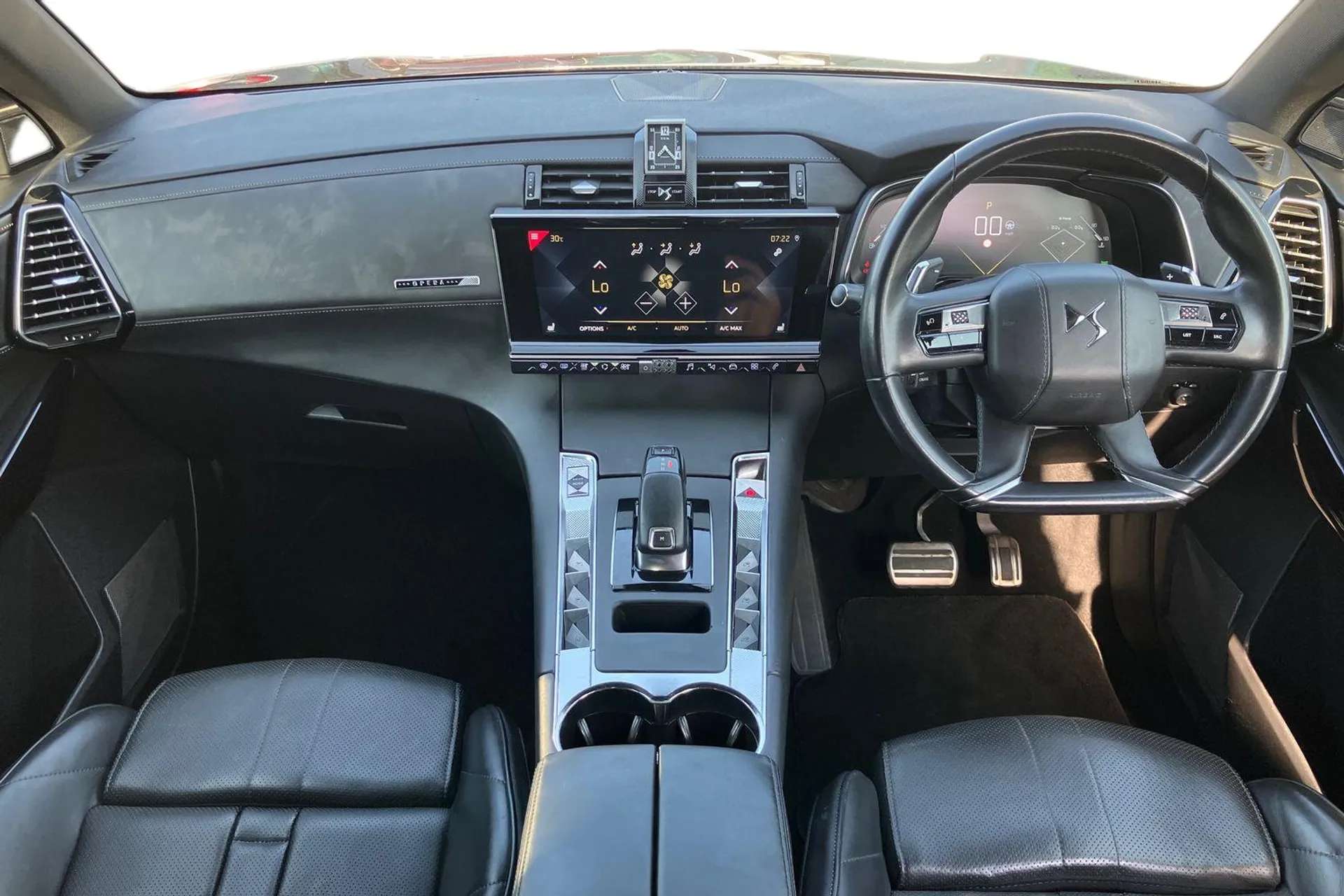 A 2019 DS DS7 CROSSBACK 1.6 PureTech Ultra Prestige 5dr EAT8 [Front & Rear parking sensors, Wireless charging for smartphone, 12.3" digital instrument cluster display, Massag A 2019 DS DS7 CROSSBACK 1.6 PureTech Ultra Prestige 5dr EAT8 [Front & Rear parking sensors, Wireless charging for smartphone, 12.3" digital instrument cluster display, Massag