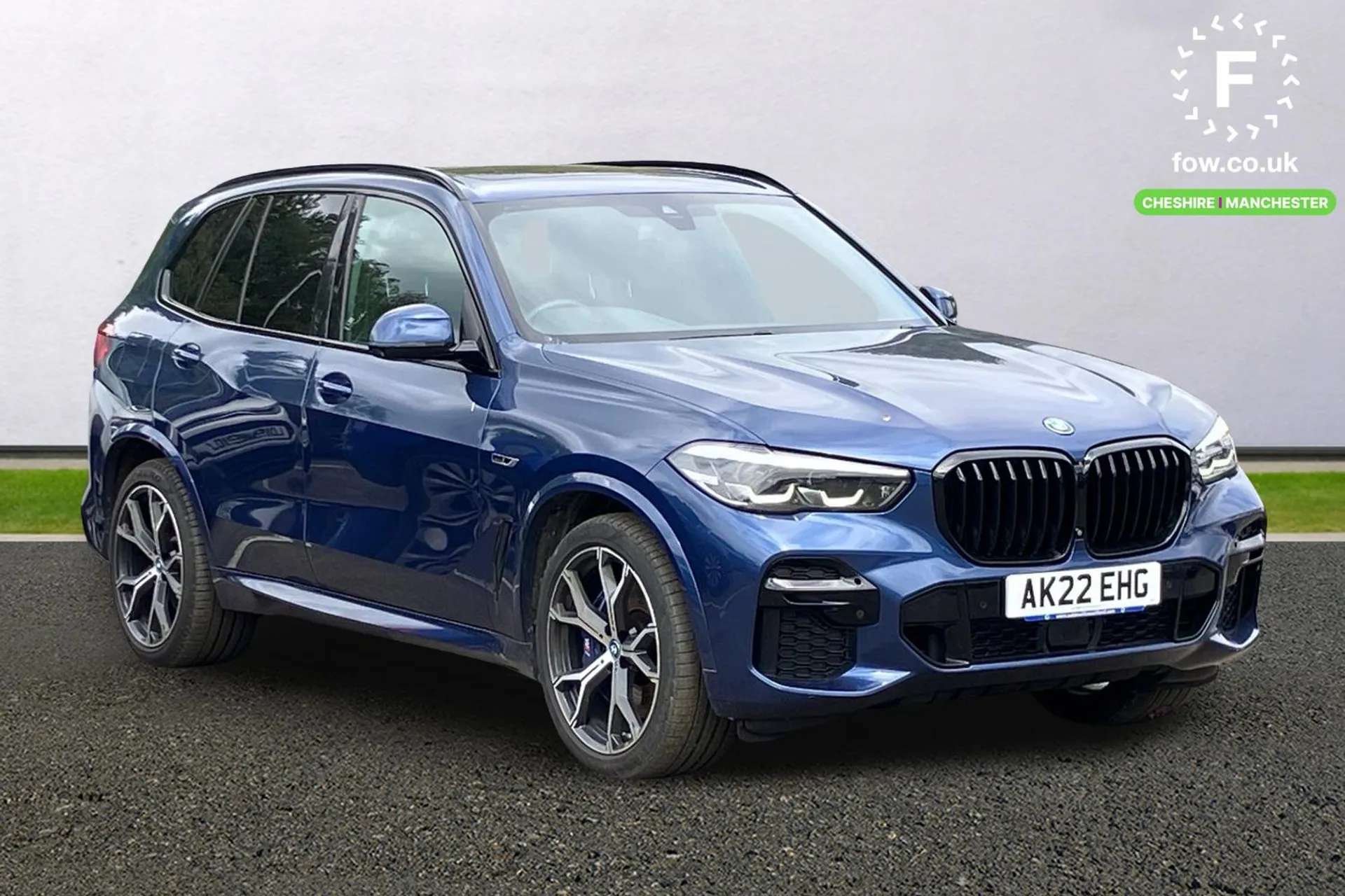 A 2022 BMW X5 xDrive45e M Sport 5dr Auto [ Sky Lounge panoramic glass sunroof , 21" M light alloy wheels Y-spoke style 741 M Bicolour with mixed tyres and runflat t A 2022 BMW X5 xDrive45e M Sport 5dr Auto [ Sky Lounge panoramic glass sunroof , 21" M light alloy wheels Y-spoke style 741 M Bicolour with mixed tyres and runflat t