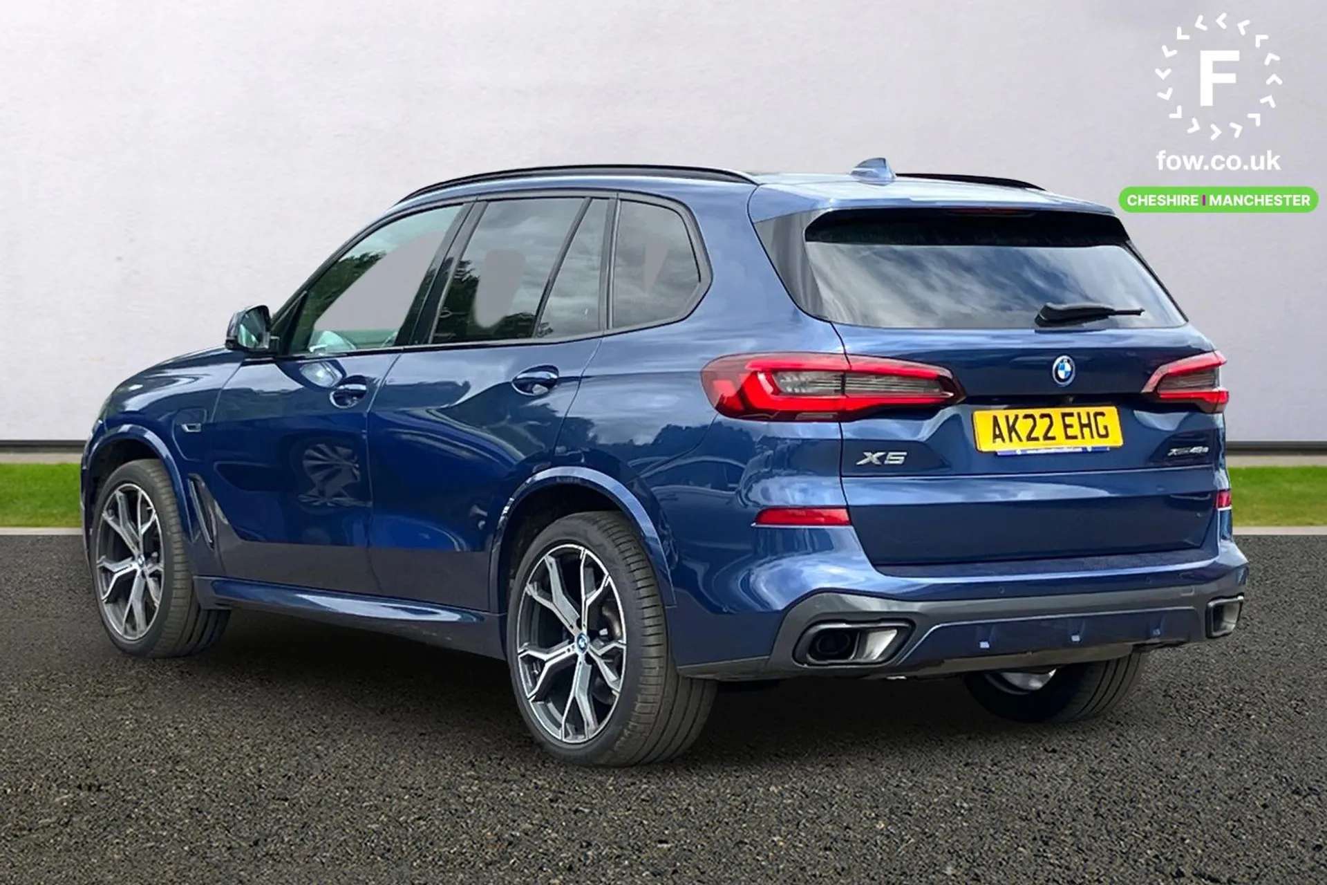 A 2022 BMW X5 xDrive45e M Sport 5dr Auto [ Sky Lounge panoramic glass sunroof , 21" M light alloy wheels Y-spoke style 741 M Bicolour with mixed tyres and runflat t A 2022 BMW X5 xDrive45e M Sport 5dr Auto [ Sky Lounge panoramic glass sunroof , 21" M light alloy wheels Y-spoke style 741 M Bicolour with mixed tyres and runflat t