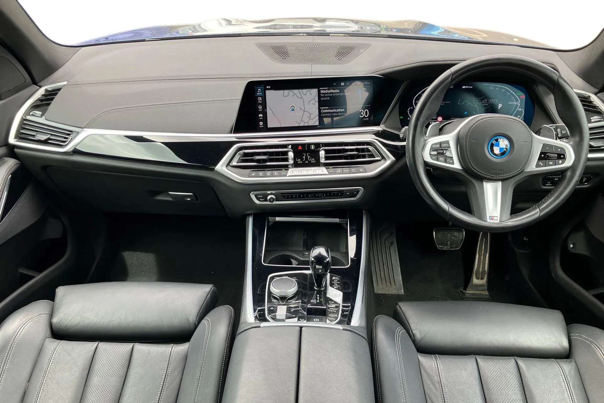 A 2022 BMW X5 xDrive45e M Sport 5dr Auto [ Sky Lounge panoramic glass sunroof , 21" M light alloy wheels Y-spoke style 741 M Bicolour with mixed tyres and runflat t A 2022 BMW X5 xDrive45e M Sport 5dr Auto [ Sky Lounge panoramic glass sunroof , 21" M light alloy wheels Y-spoke style 741 M Bicolour with mixed tyres and runflat t