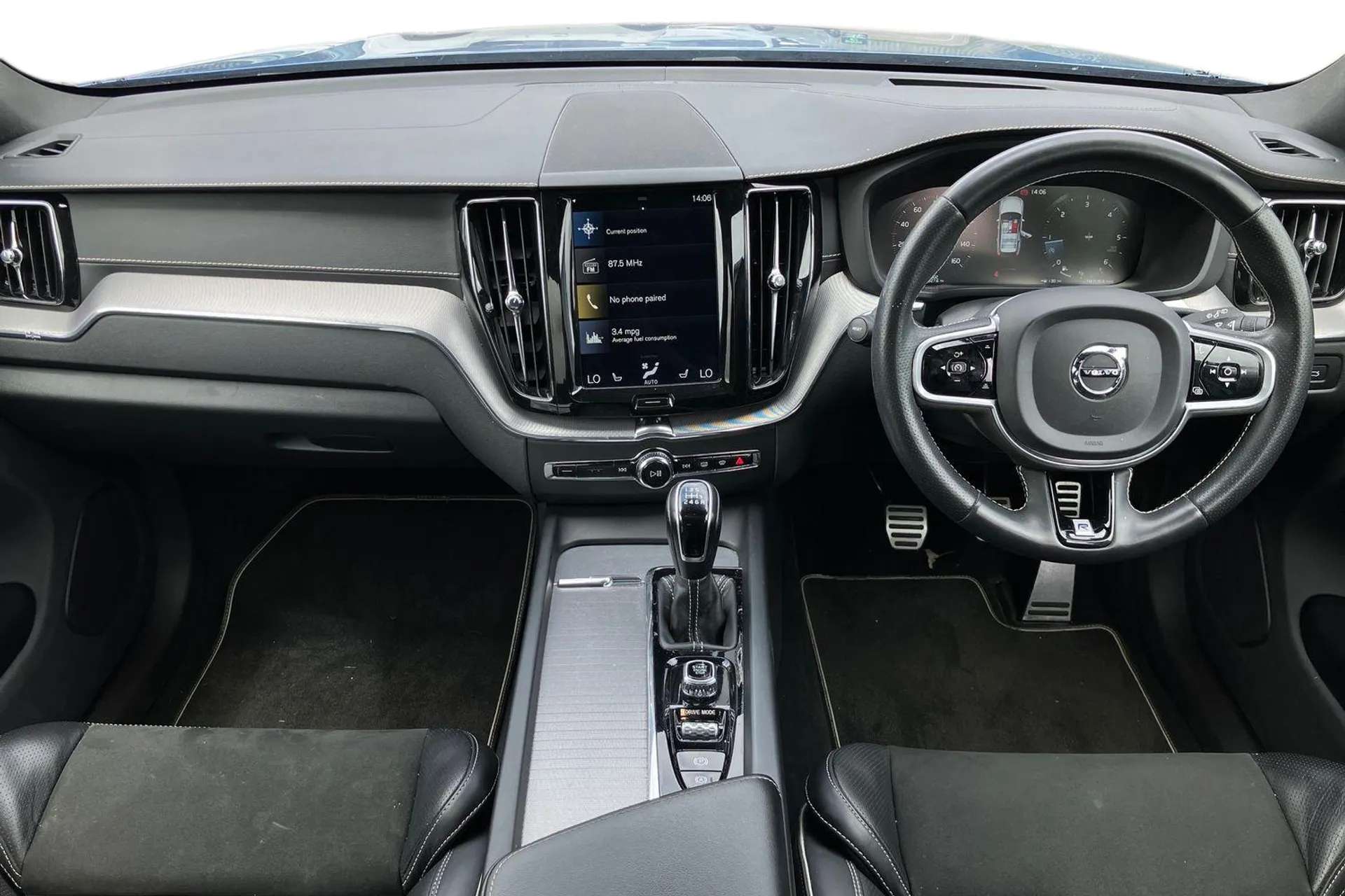 A 2019 VOLVO XC60 2.0 D4 R DESIGN Pro 5dr AWD [22" Diamond Cut Alloys, Blind Spot Information System, 4WD, 71l Fuel Tank, Front collision warning with full auto brake,A A 2019 VOLVO XC60 2.0 D4 R DESIGN Pro 5dr AWD [22" Diamond Cut Alloys, Blind Spot Information System, 4WD, 71l Fuel Tank, Front collision warning with full auto brake,A