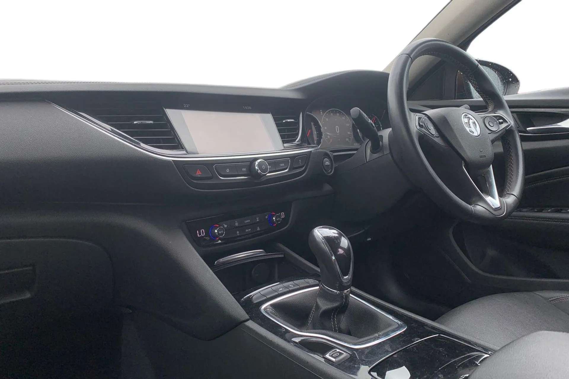 A 2018 VAUXHALL INSIGNIA 1.5T Elite Nav 5dr [IntelliLux LED matrix headlights with front camera, Driver Assistance Pack, Leather steering wheel, Sight and Light Pack - Insigni A 2018 VAUXHALL INSIGNIA 1.5T Elite Nav 5dr [IntelliLux LED matrix headlights with front camera, Driver Assistance Pack, Leather steering wheel, Sight and Light Pack - Insigni