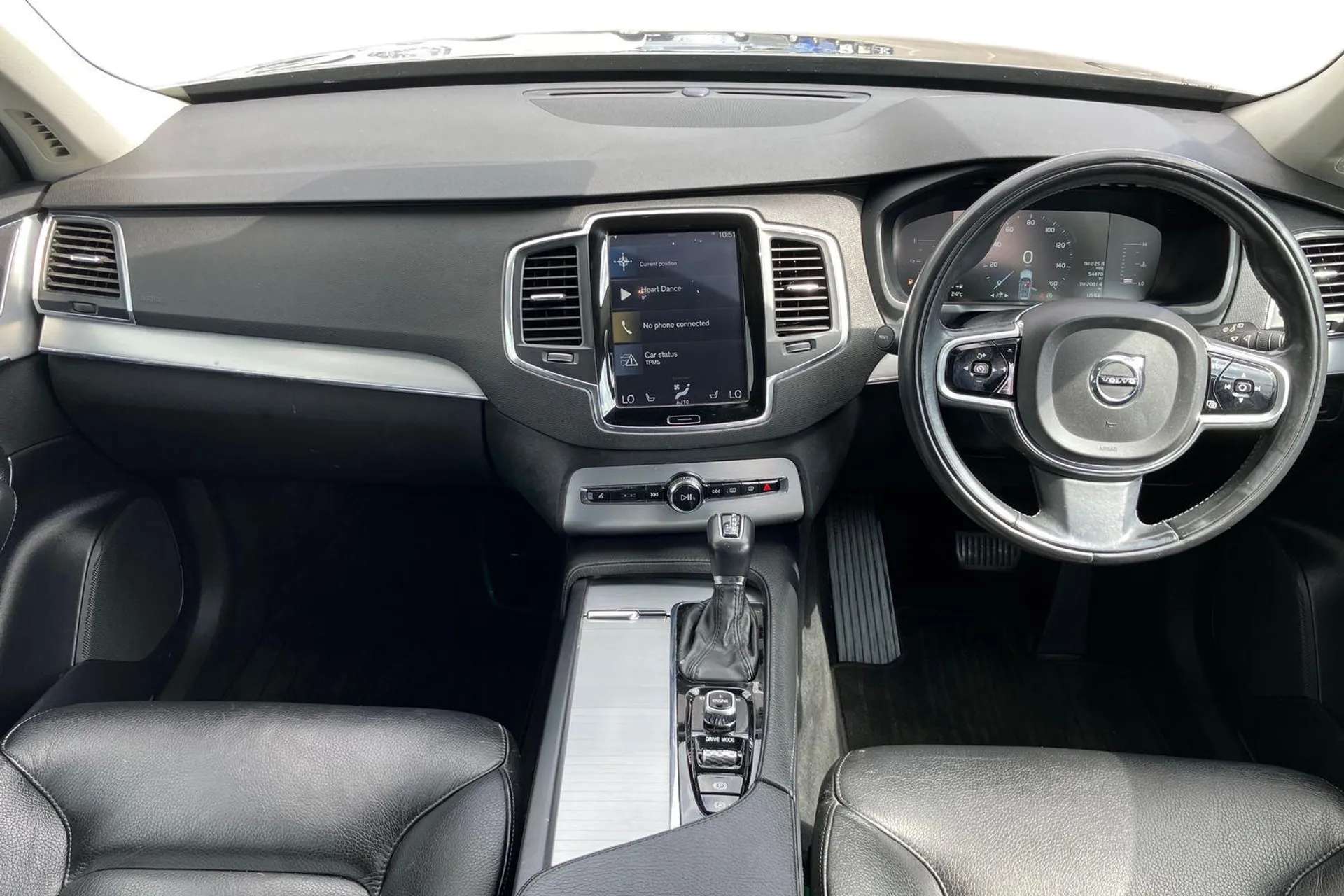 A 2016 VOLVO XC90 2.0 D5 PowerPulse Momentum 5dr AWD Geartronic [ Heated Steering Wheel , Power tailgate , Bluetooth hands free telephone connection , Heated front seat A 2016 VOLVO XC90 2.0 D5 PowerPulse Momentum 5dr AWD Geartronic [ Heated Steering Wheel , Power tailgate , Bluetooth hands free telephone connection , Heated front seat