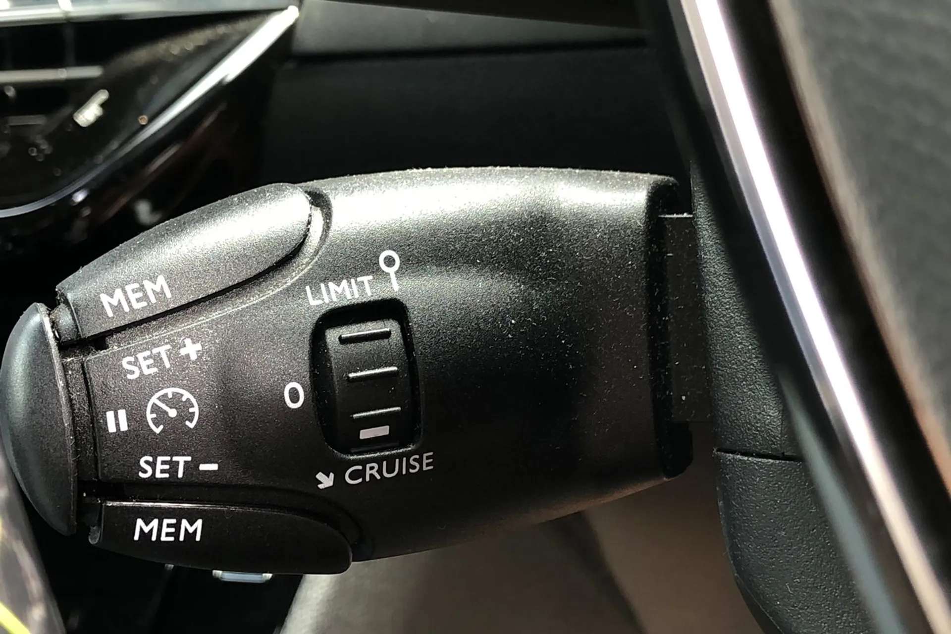 2021 PEUGEOT 2008 2021 PEUGEOT 2008