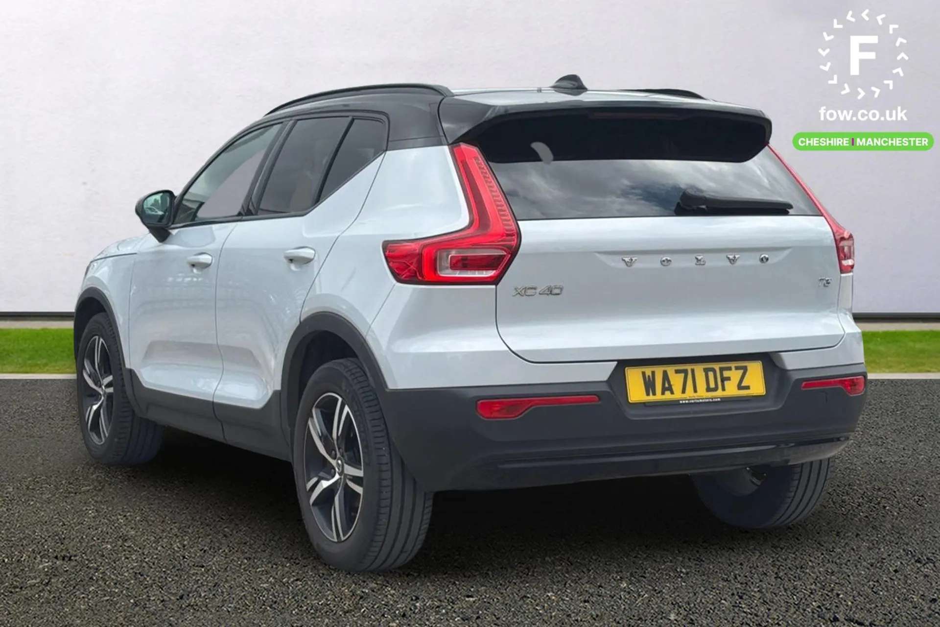 2021 VOLVO XC40 2021 VOLVO XC40