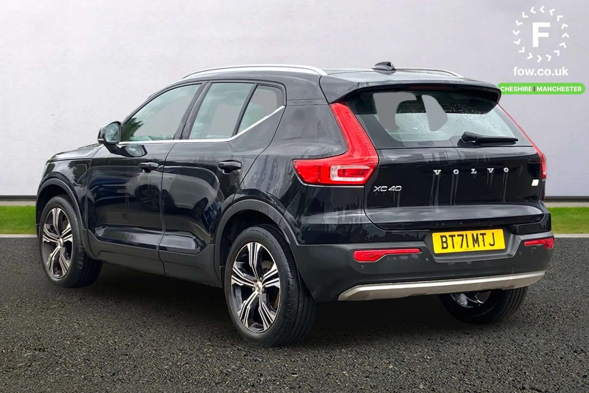 2021 VOLVO XC40 2021 VOLVO XC40