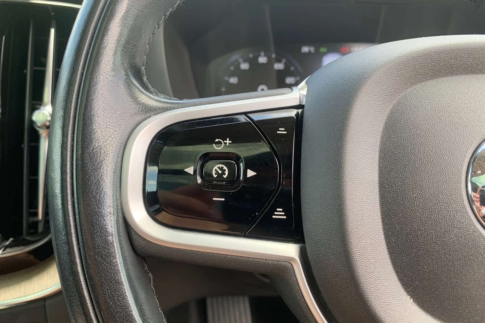 2020 VOLVO XC60 2020 VOLVO XC60