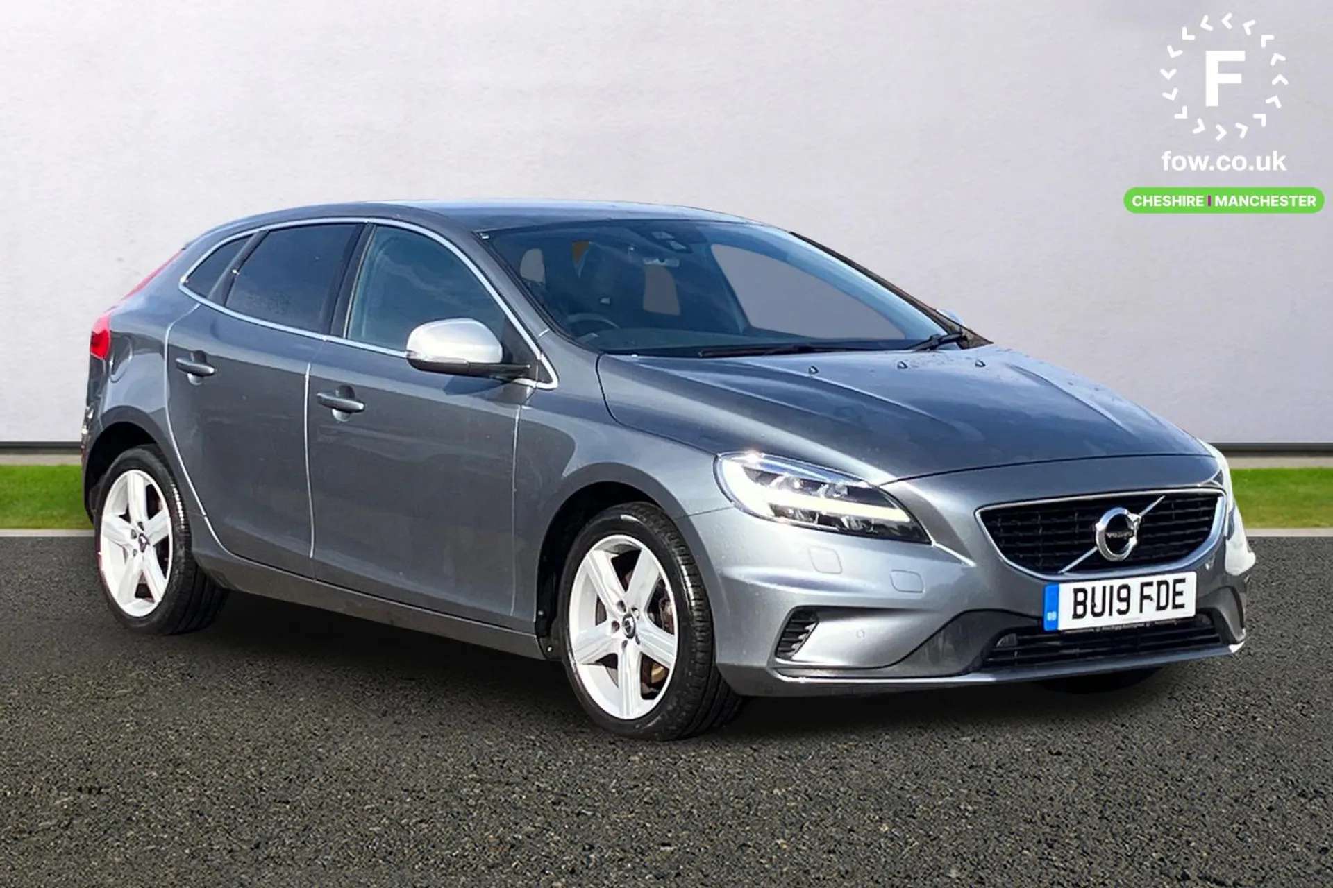2019 VOLVO V40 2019 VOLVO V40