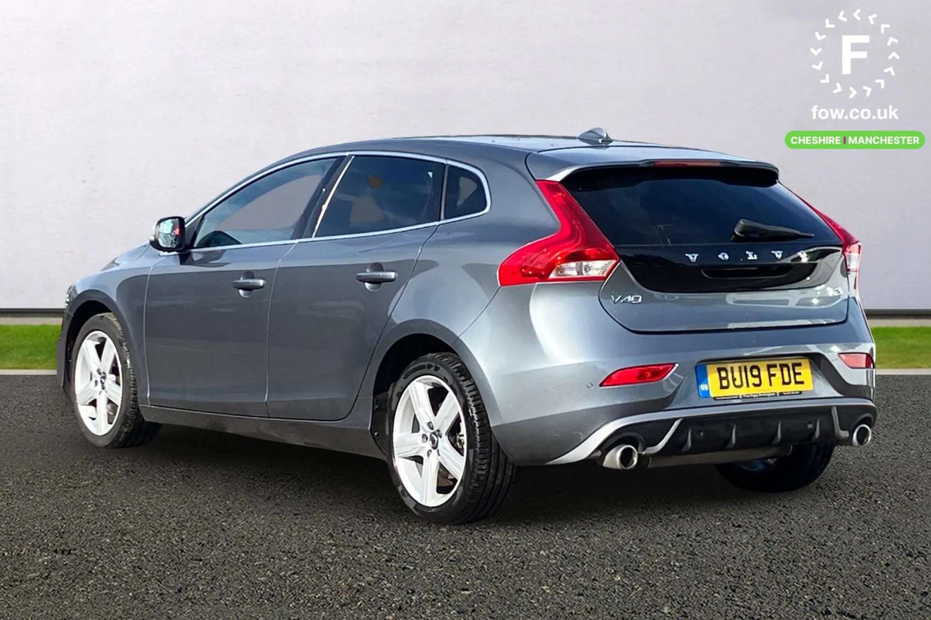 2019 VOLVO V40 2019 VOLVO V40