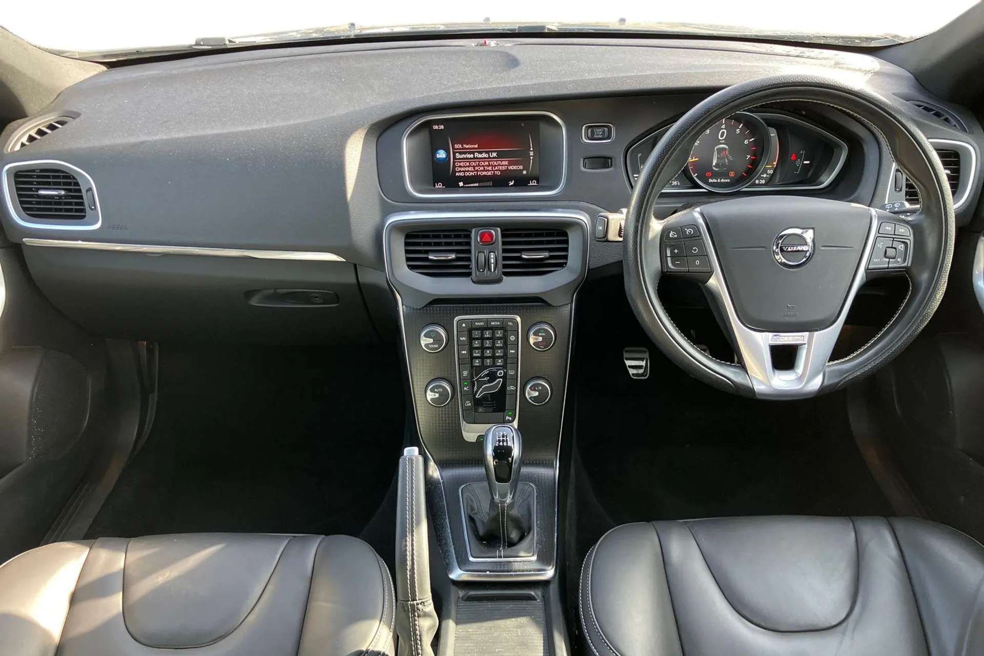 2019 VOLVO V40 2019 VOLVO V40