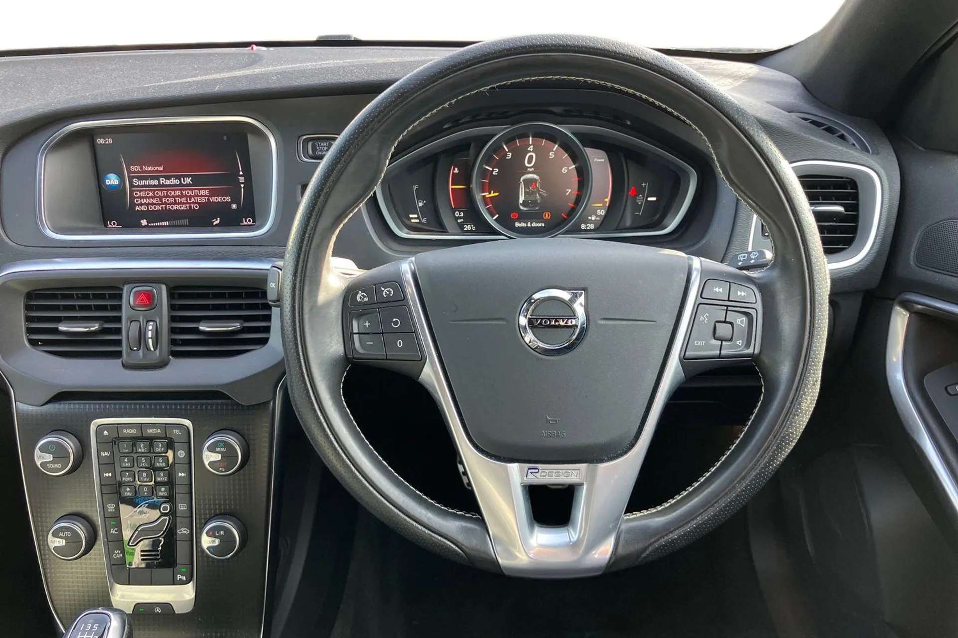 2019 VOLVO V40 2019 VOLVO V40