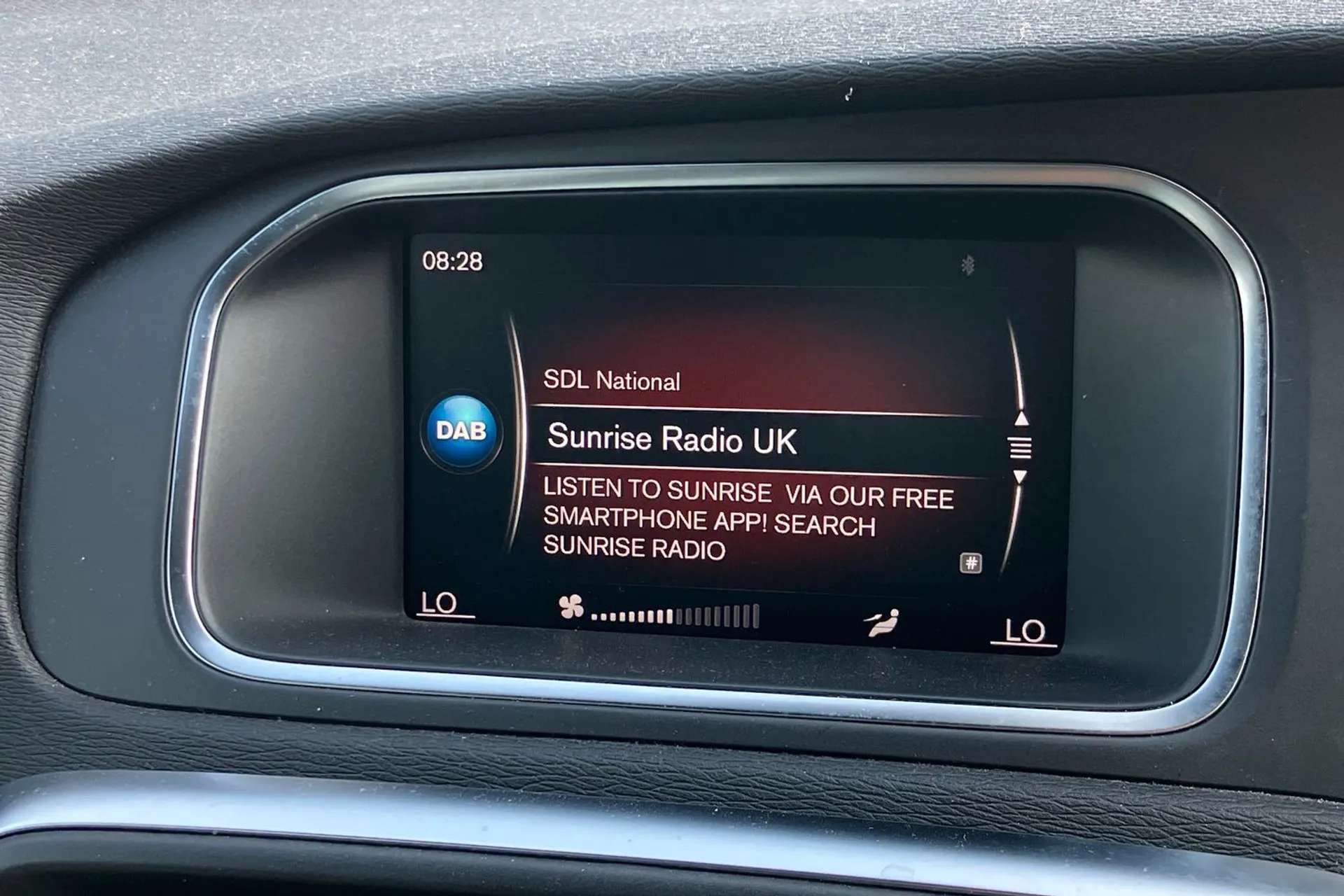 2019 VOLVO V40 2019 VOLVO V40