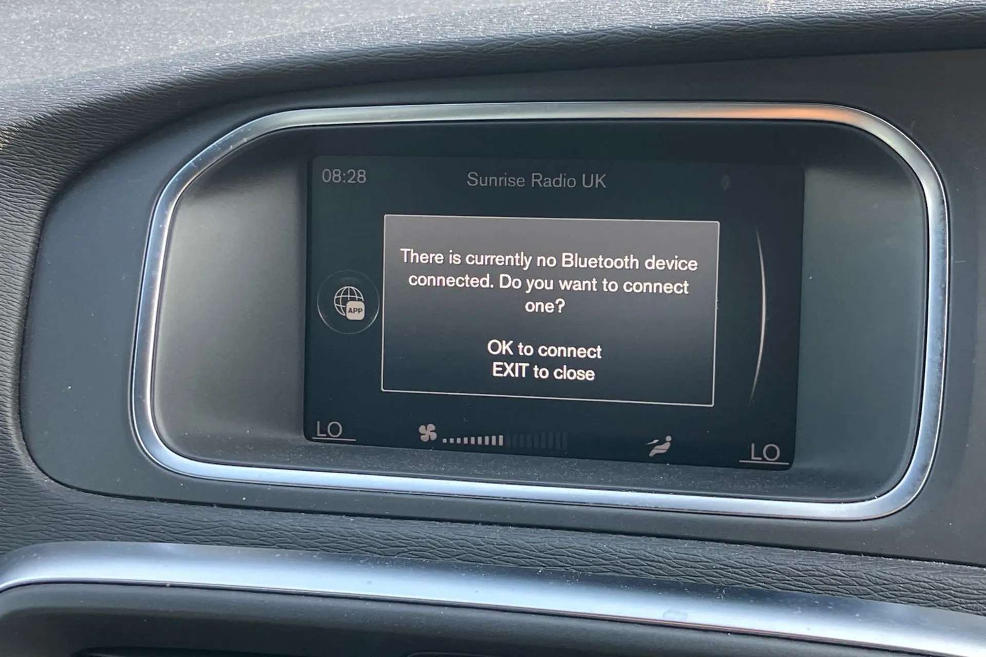 2019 VOLVO V40 2019 VOLVO V40